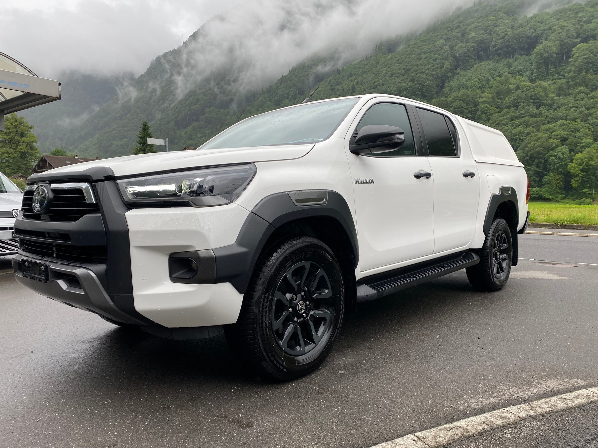 TOYOTA Hilux 2.8D-4D Invincible Double Cab 4x4 A-image-1