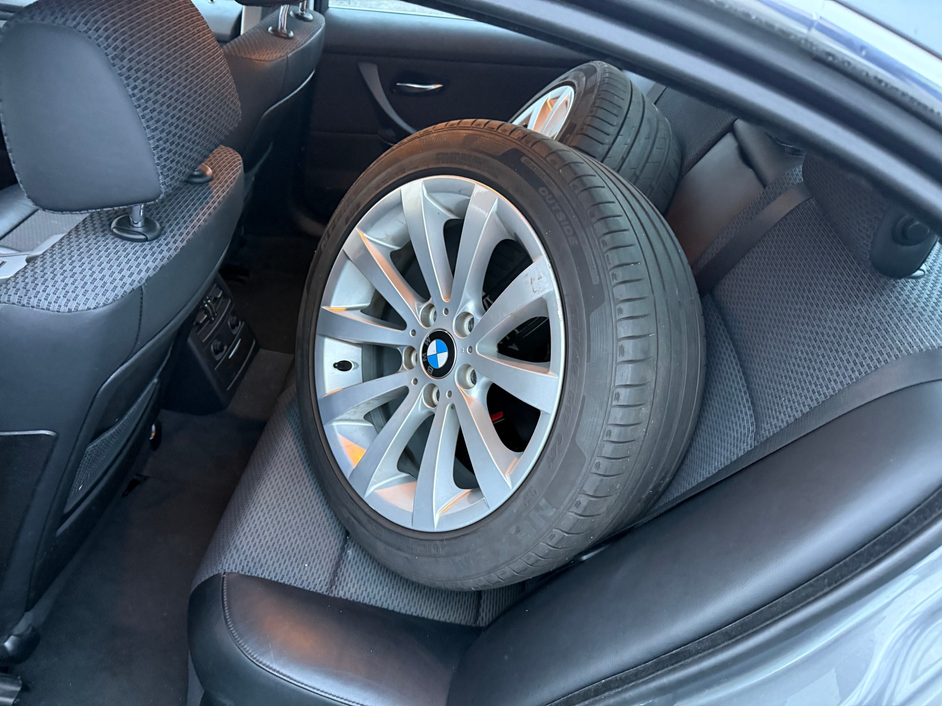 BMW 325d-image-10