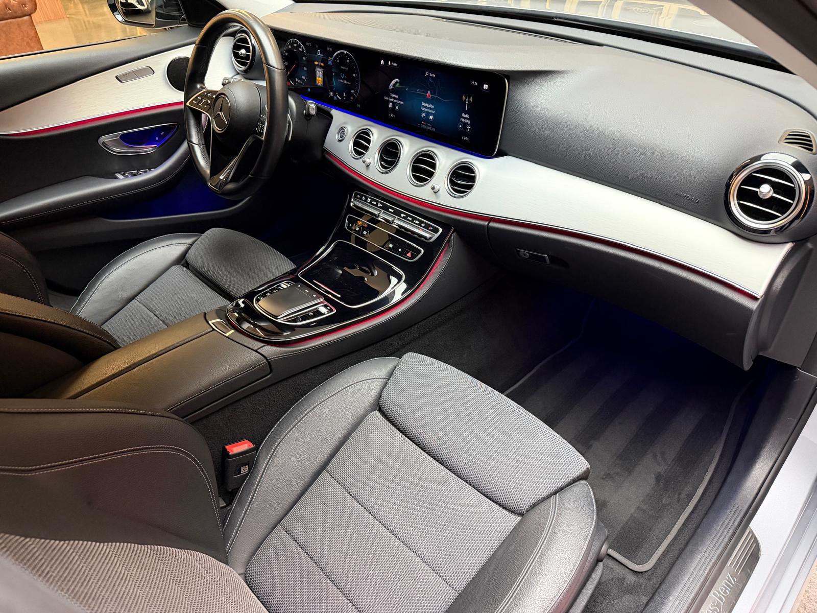 MERCEDES-BENZ E 200 d AMG Line-image-15