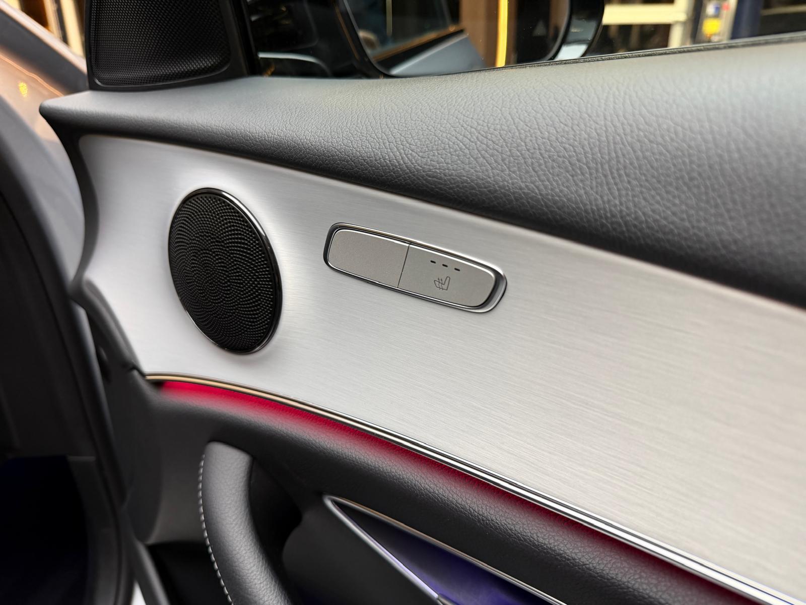 MERCEDES-BENZ E 200 d AMG Line-image-19