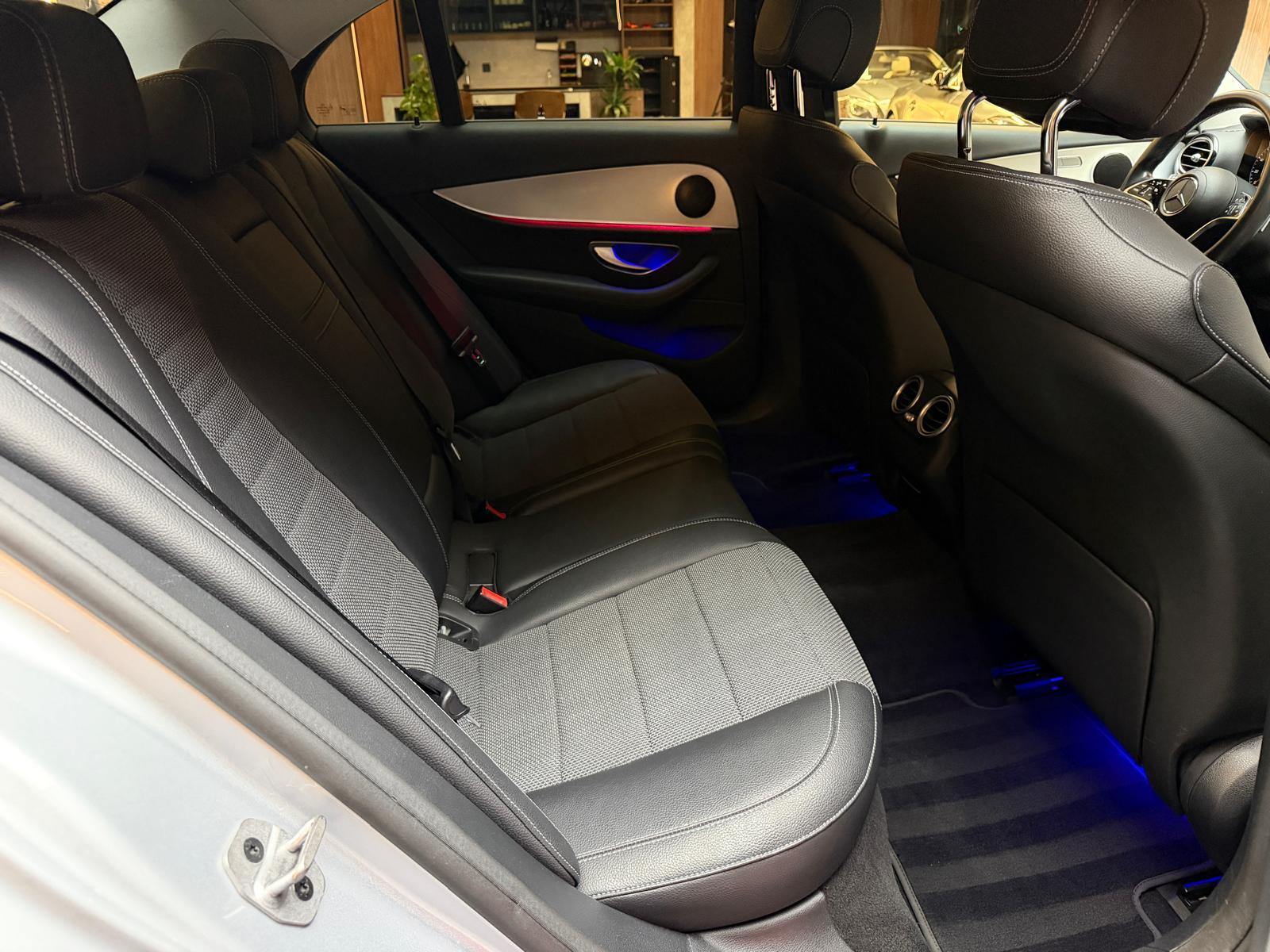 MERCEDES-BENZ E 200 d AMG Line-image-16