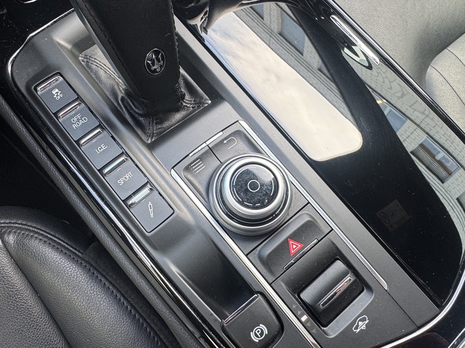 MASERATI Levante 3.0 V6 D-image-25