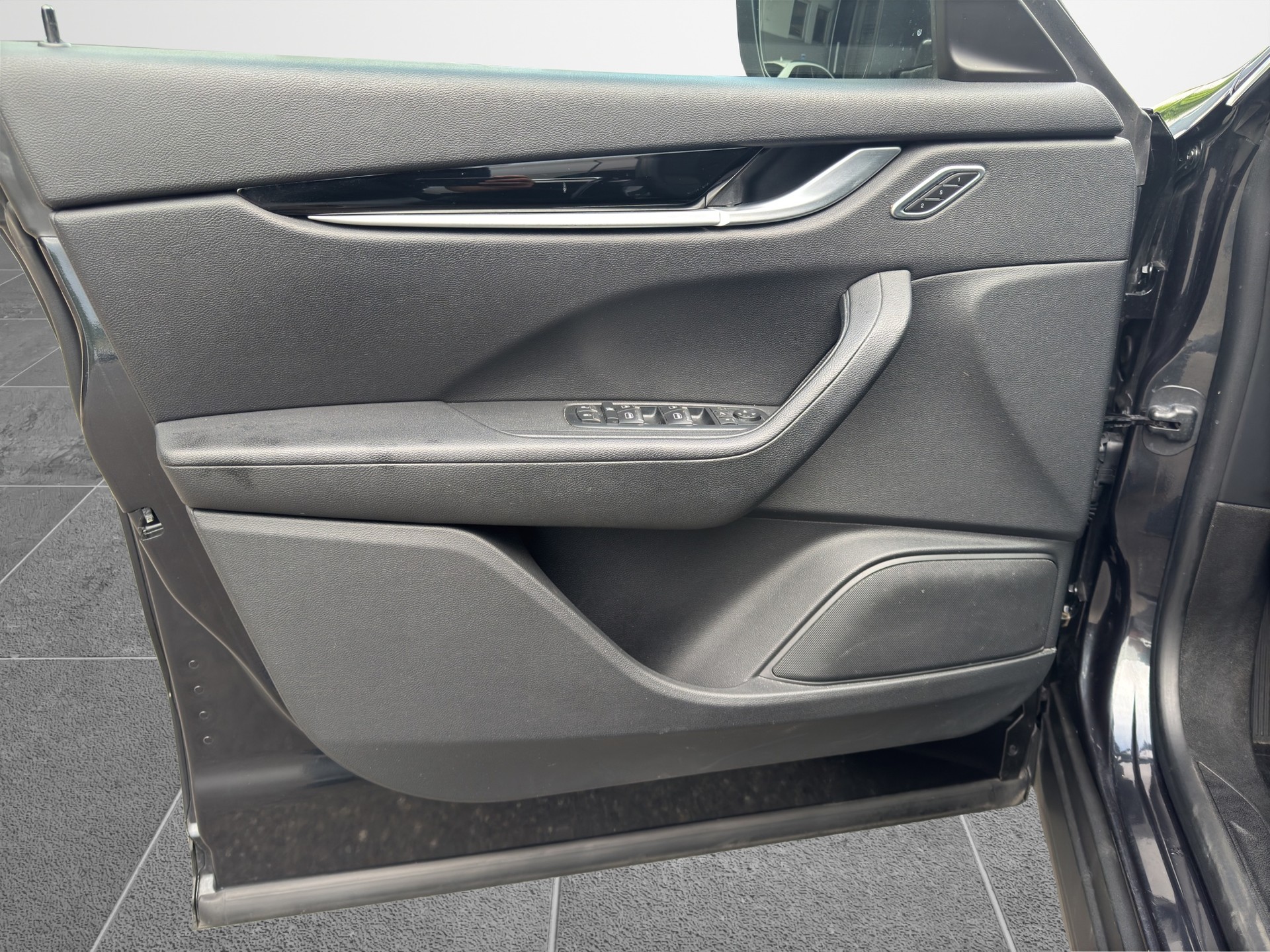 MASERATI Levante 3.0 V6 D-image-9