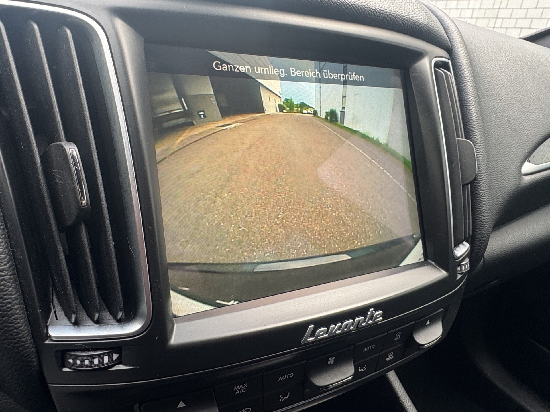 MASERATI Levante 3.0 V6 D-image-24