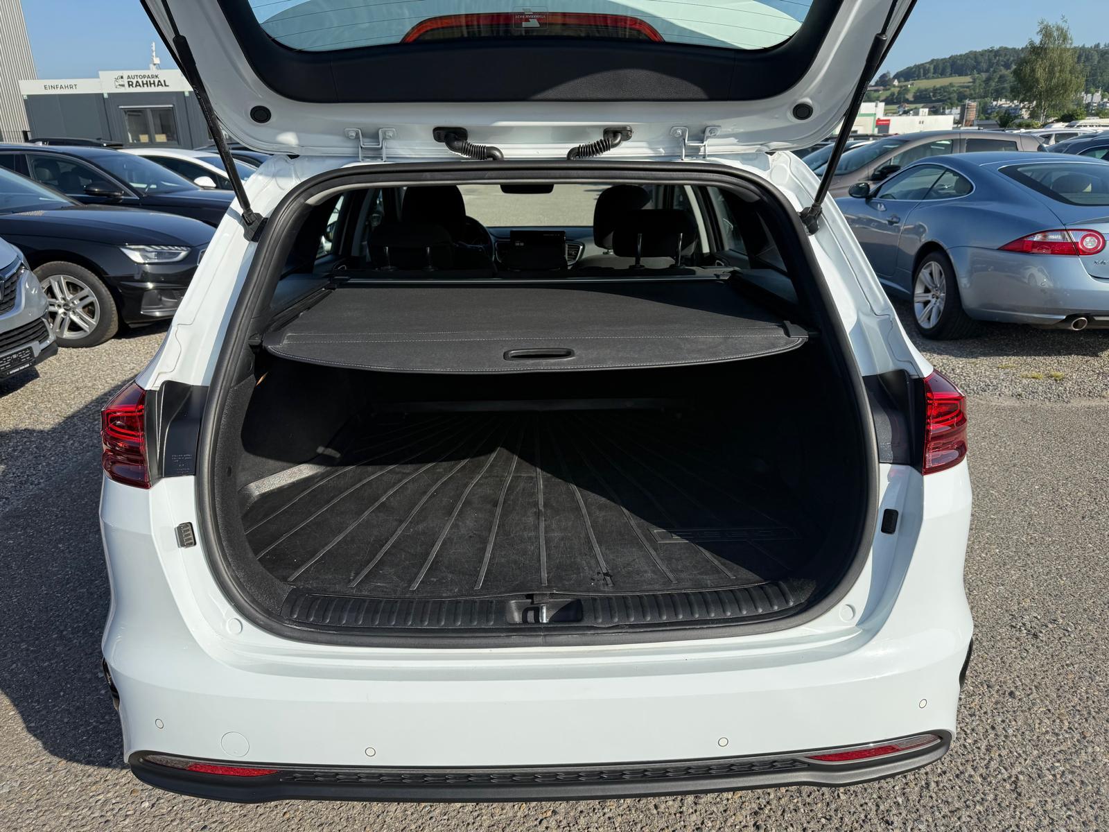 KIA Ceed SW 1.5 T-GDi MHEV Power-image-12