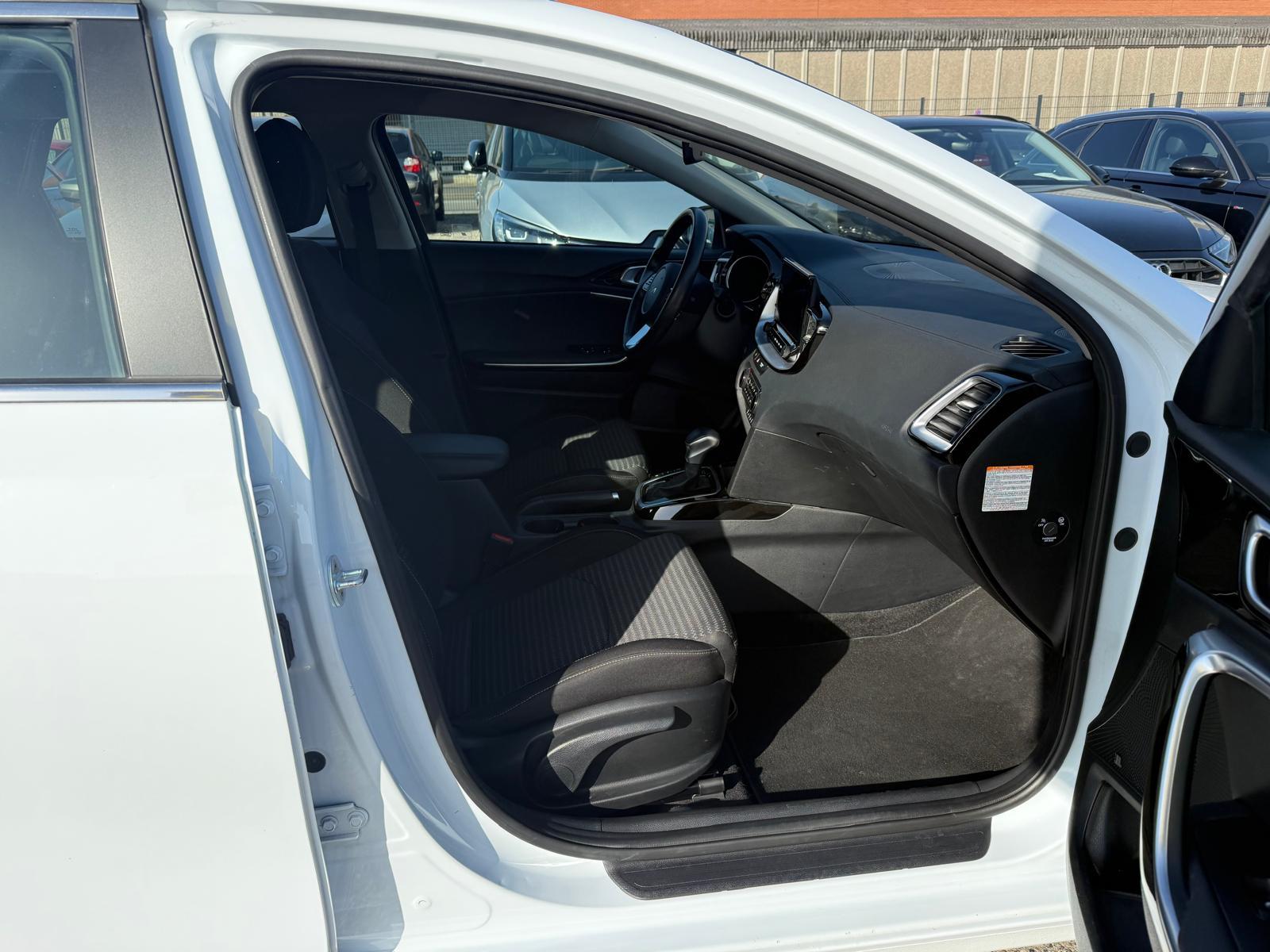 KIA Ceed SW 1.5 T-GDi MHEV Power-image-9