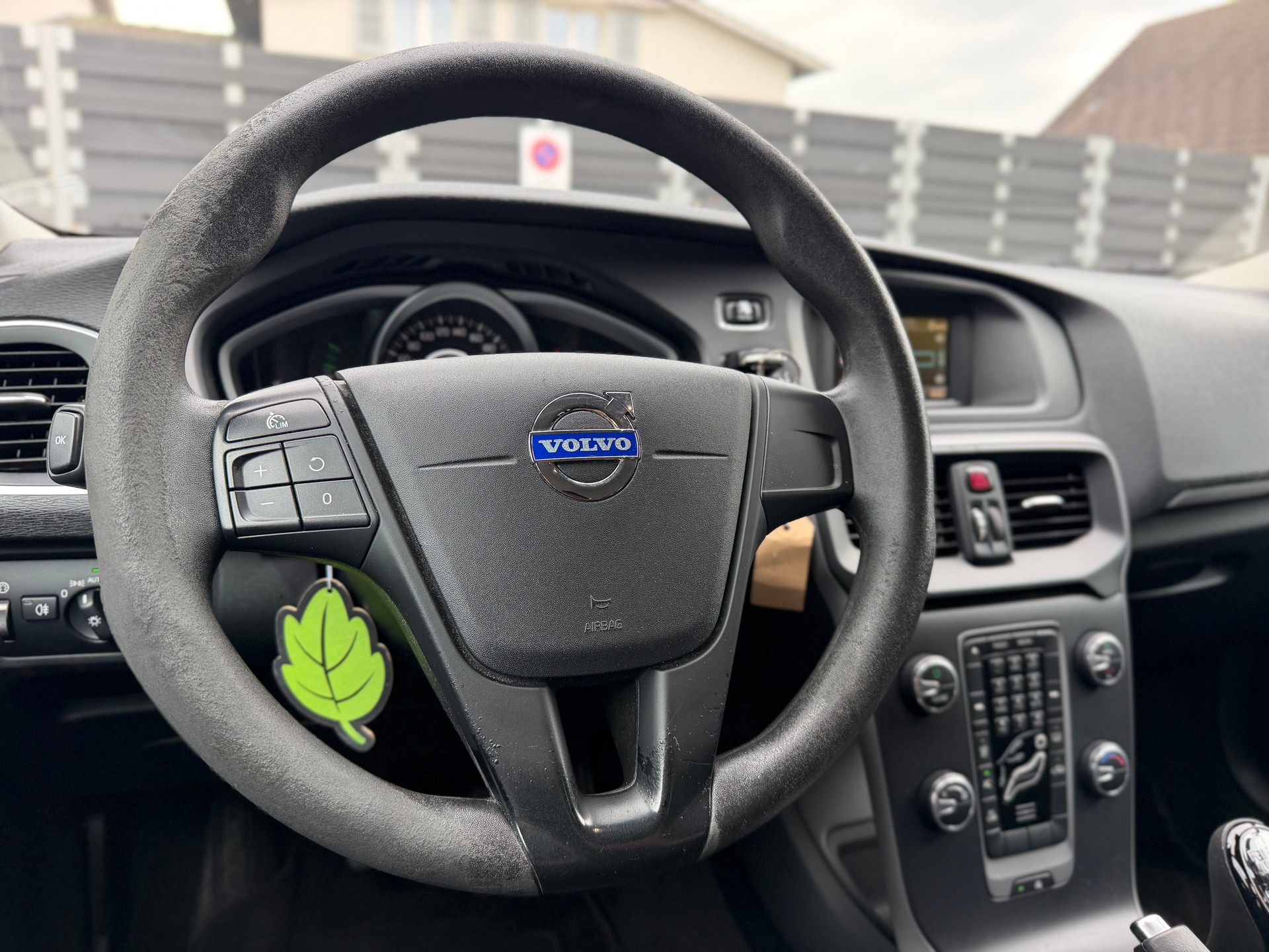 VOLVO V40 D2-image-7