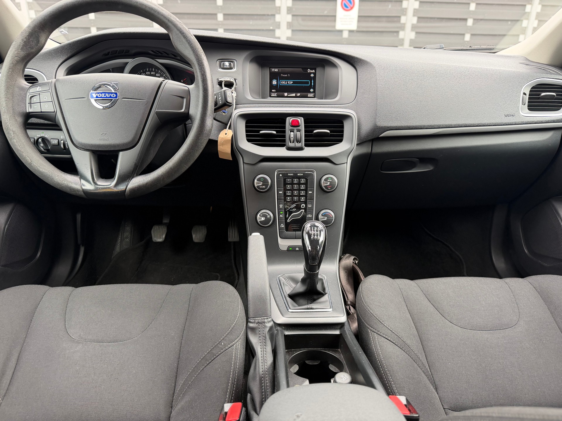 VOLVO V40 D2-image-6