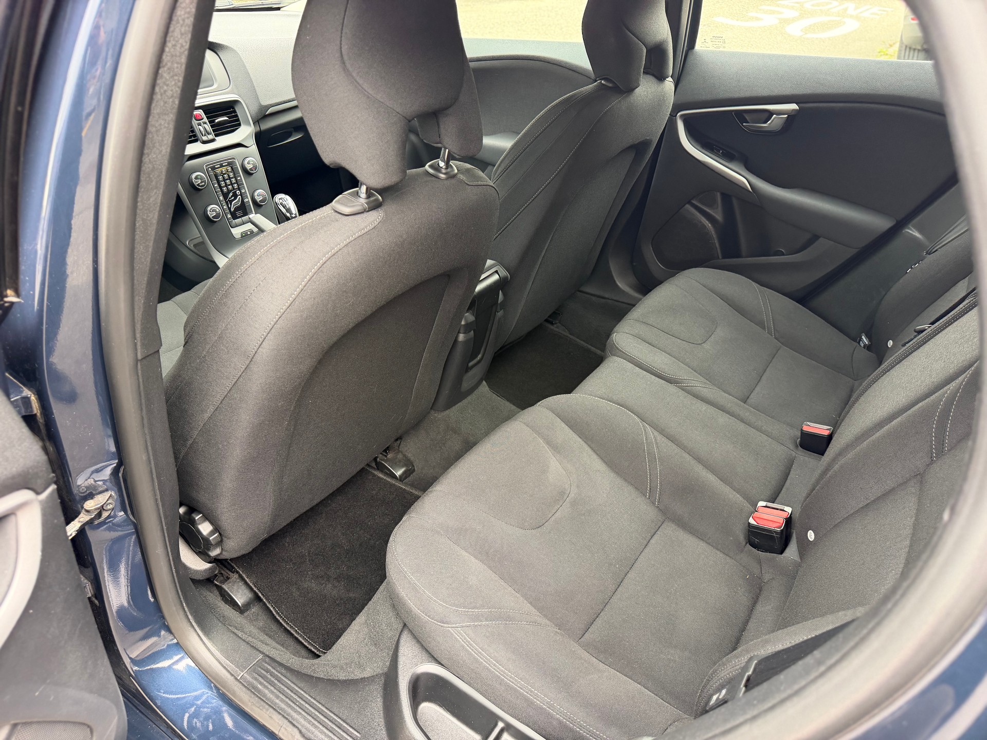 VOLVO V40 D2-image-12