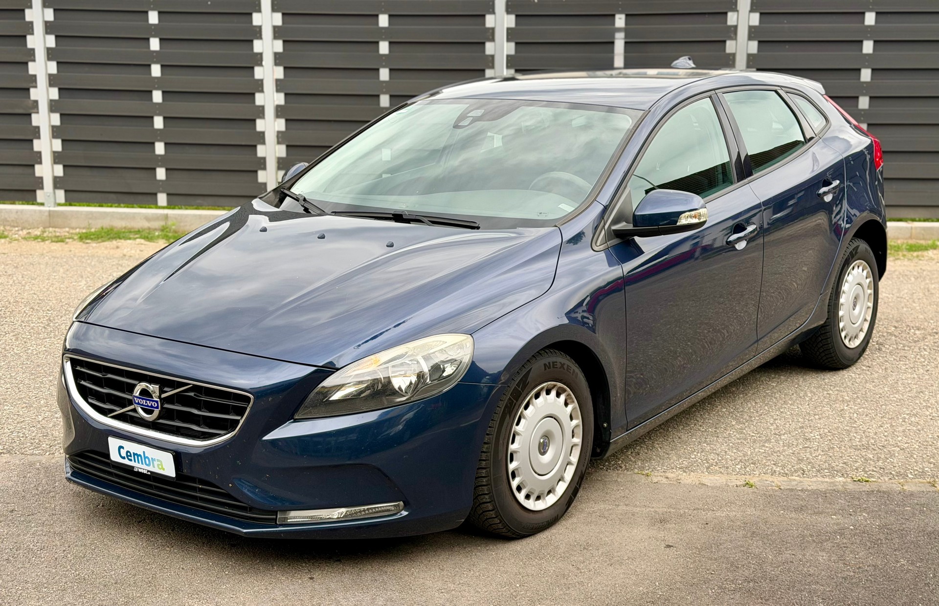 VOLVO V40 D2-image-2