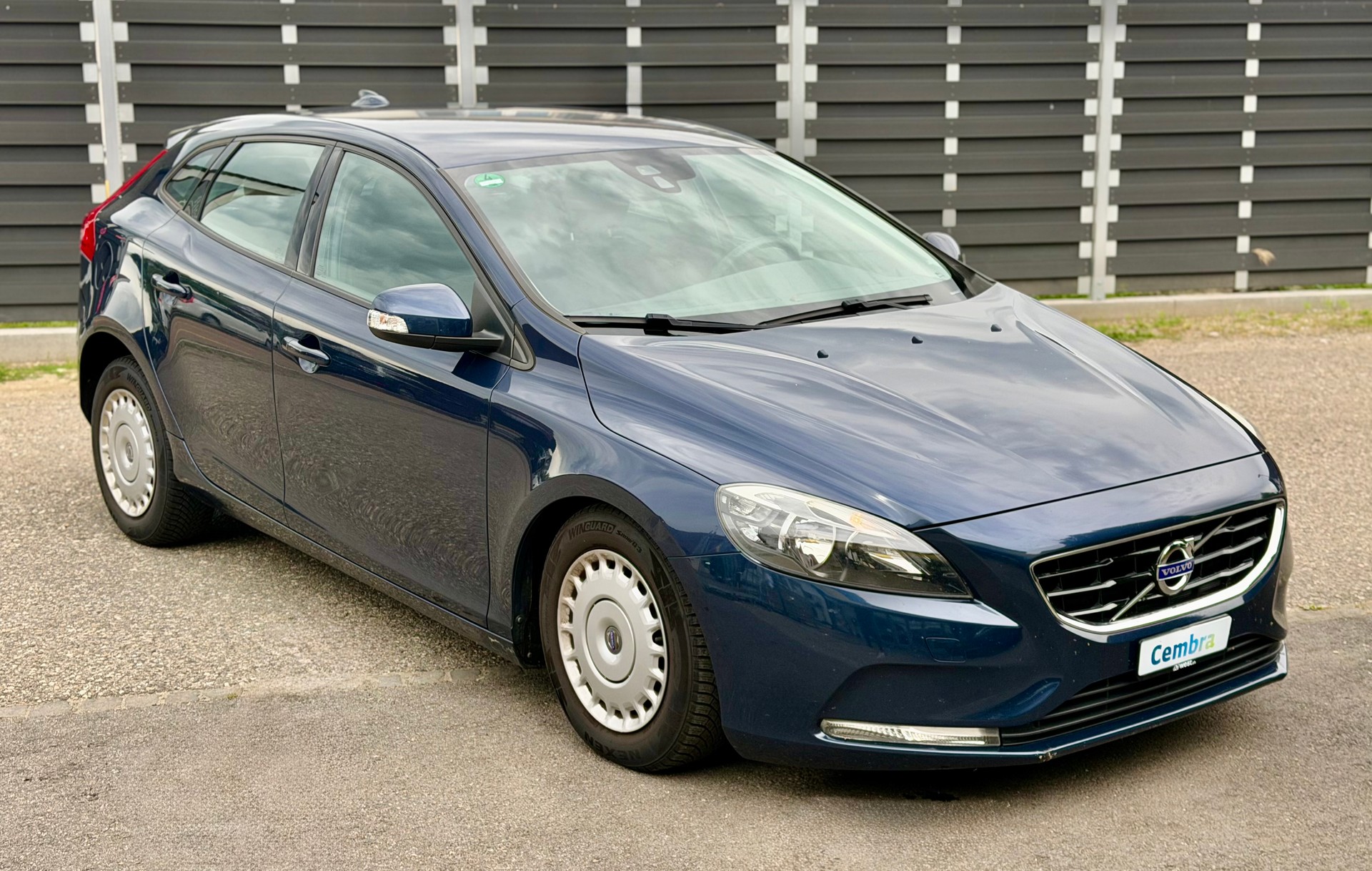 VOLVO V40 D2-image-0