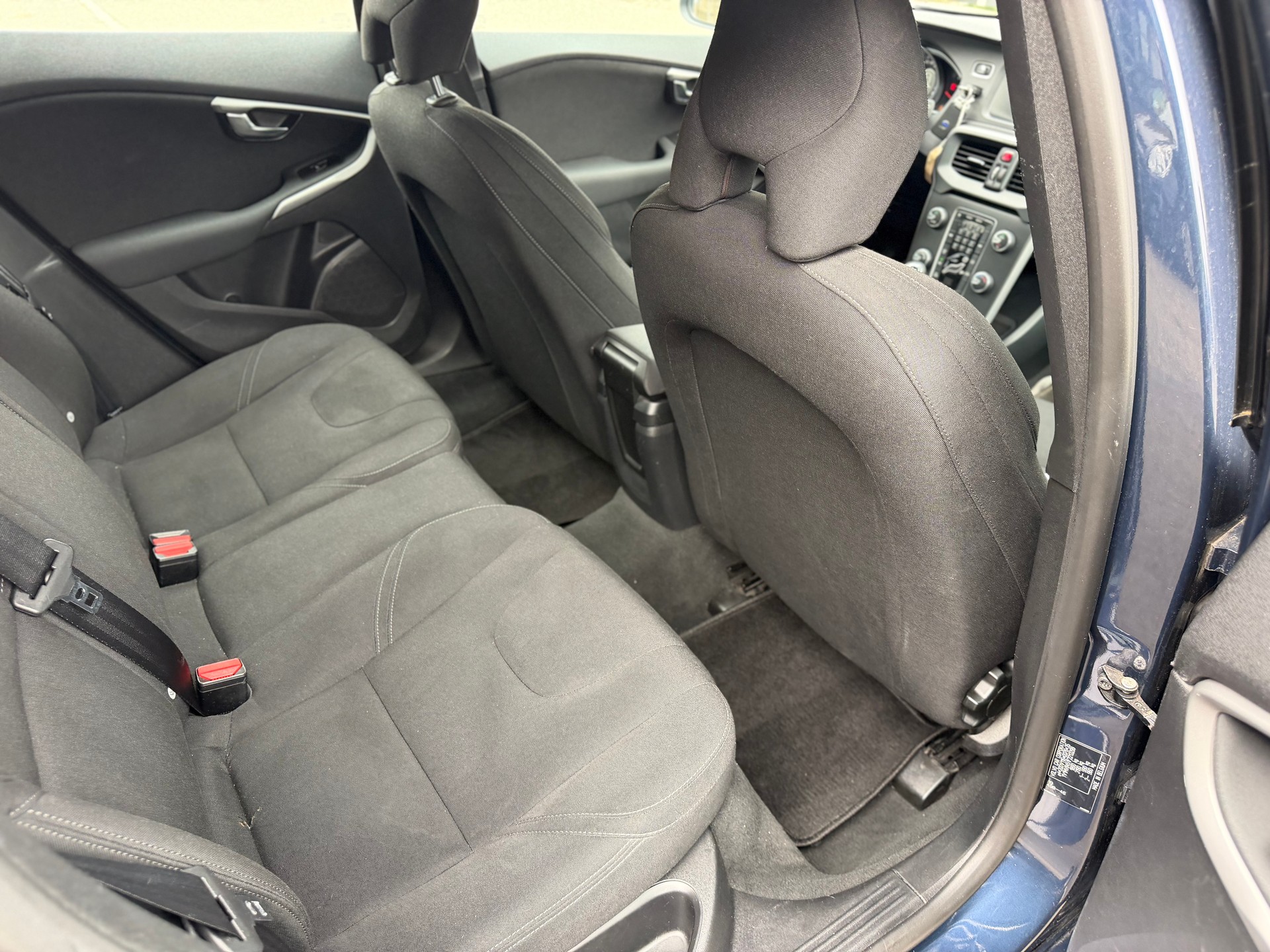 VOLVO V40 D2-image-11
