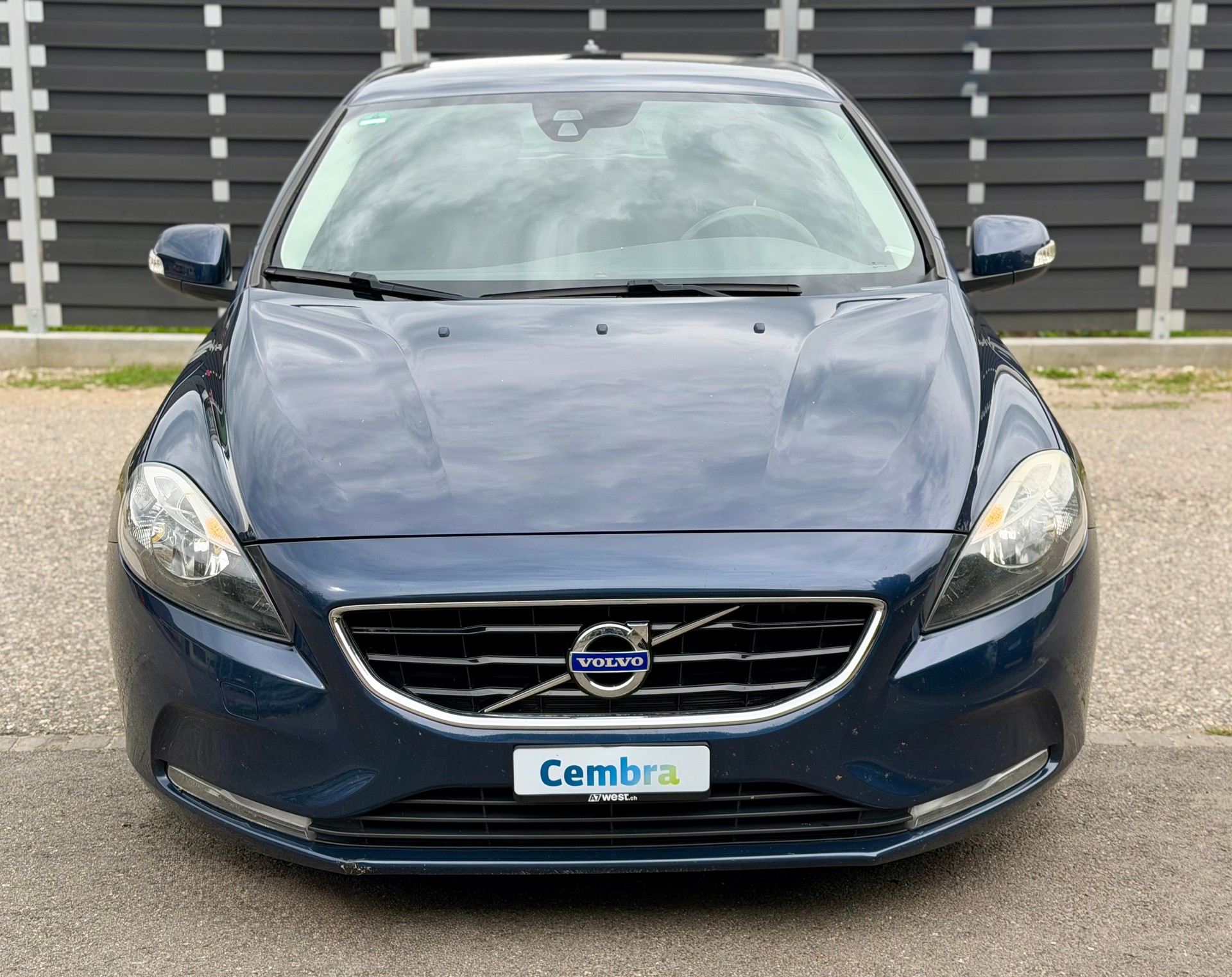 VOLVO V40 D2-image-1