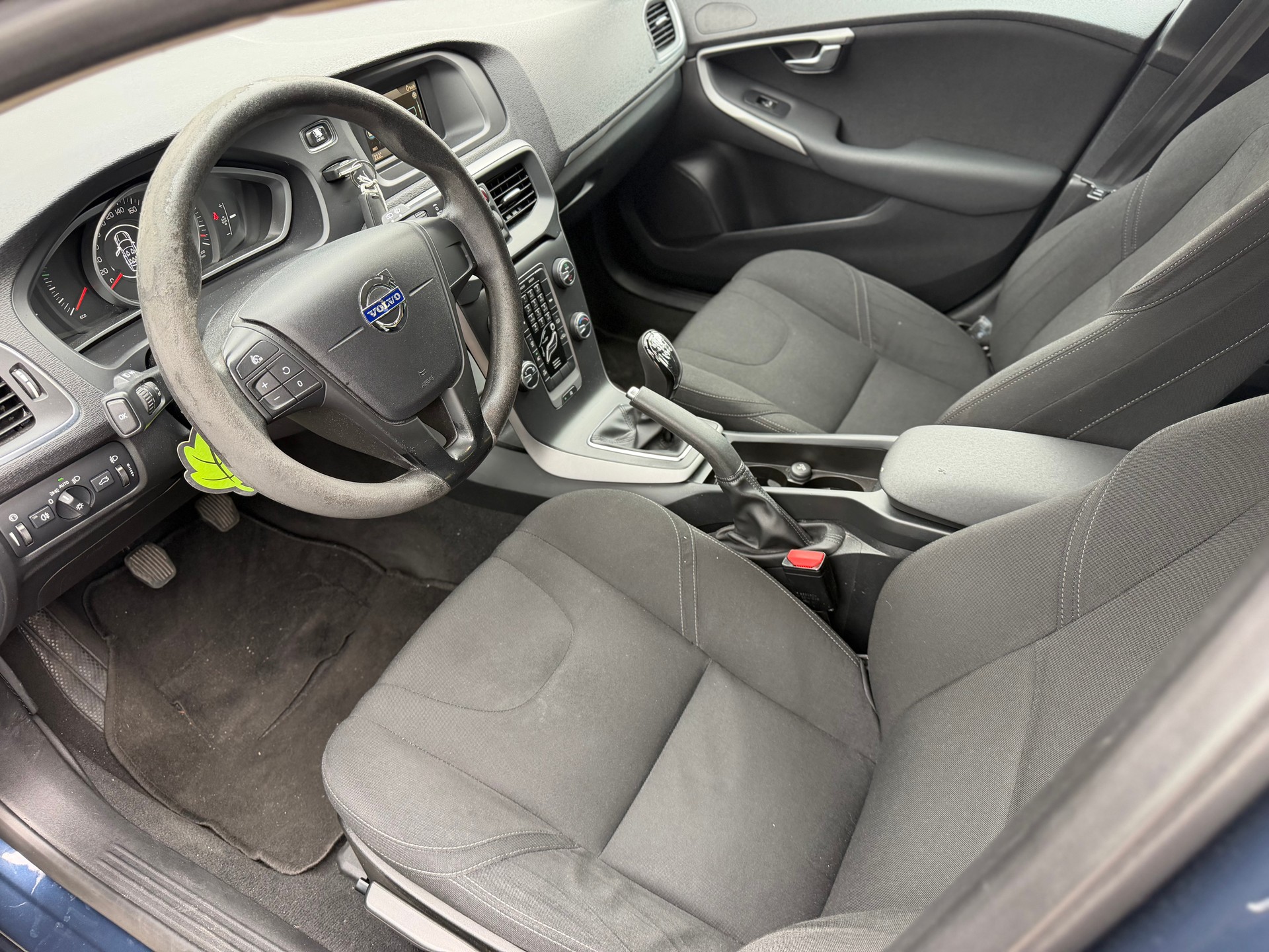 VOLVO V40 D2-image-9