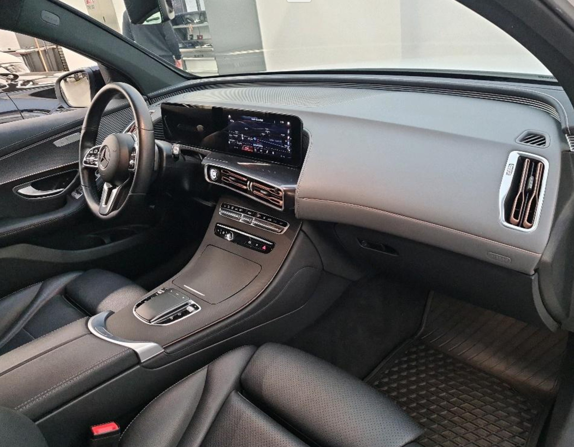 MERCEDES-BENZ EQC 400 4Matic EQ Star-image-4