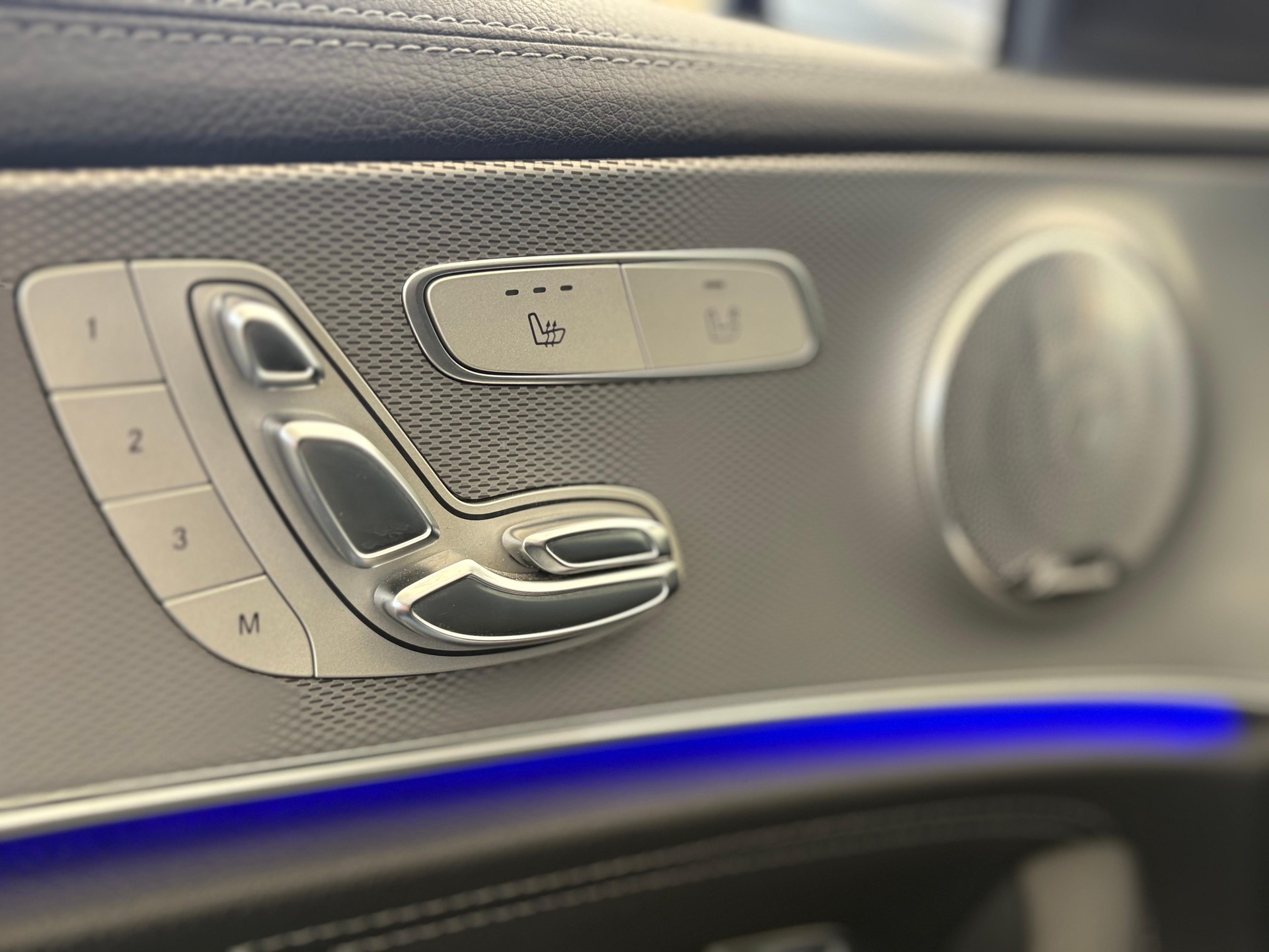 MERCEDES-BENZ E 220 d AMG Line 4matic-image-10