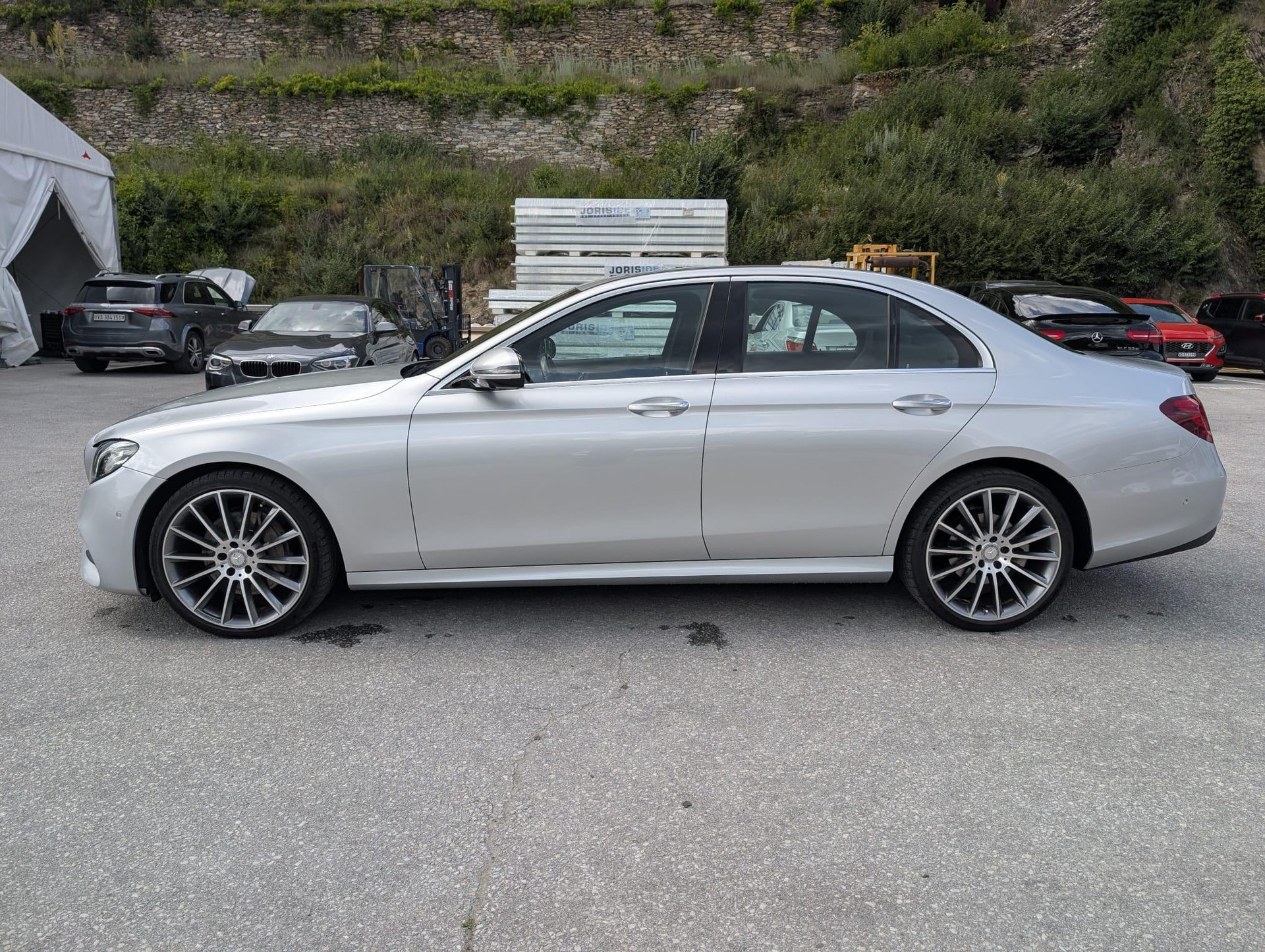MERCEDES-BENZ E 220 d AMG Line 4matic-image-1