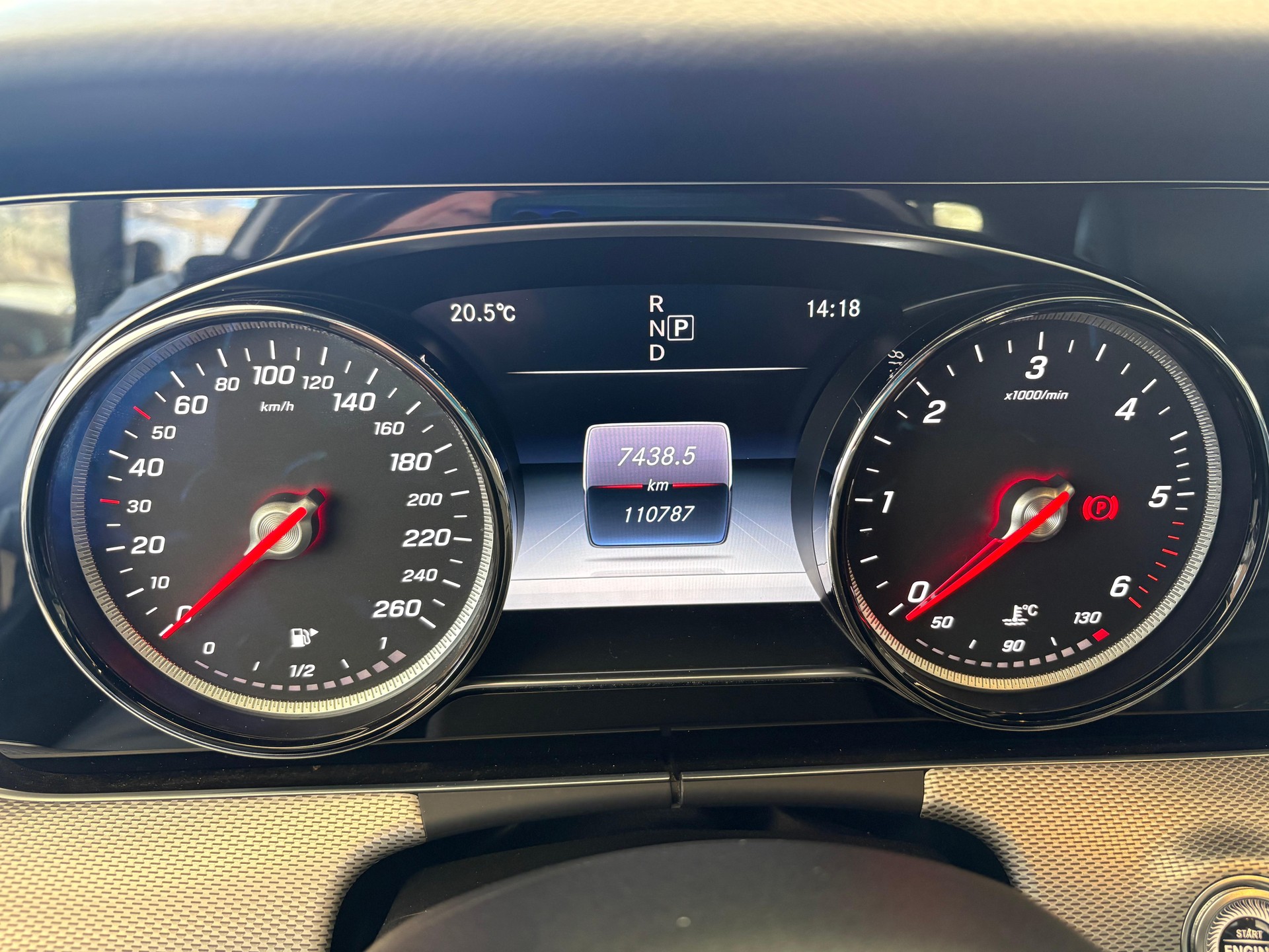 MERCEDES-BENZ E 220 d AMG Line 4matic-image-18