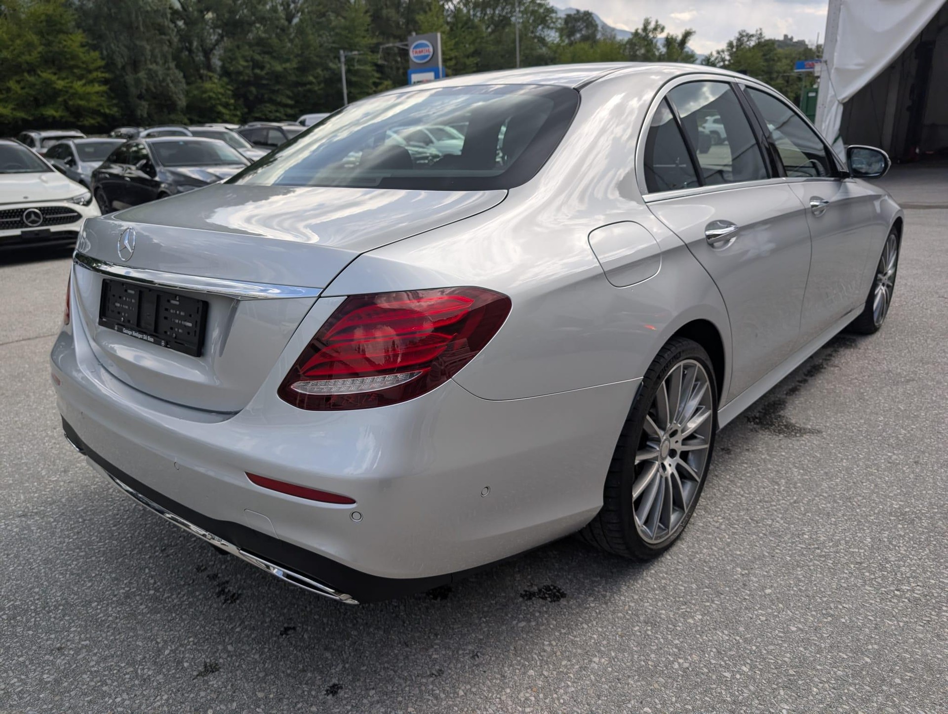 MERCEDES-BENZ E 220 d AMG Line 4matic-image-4