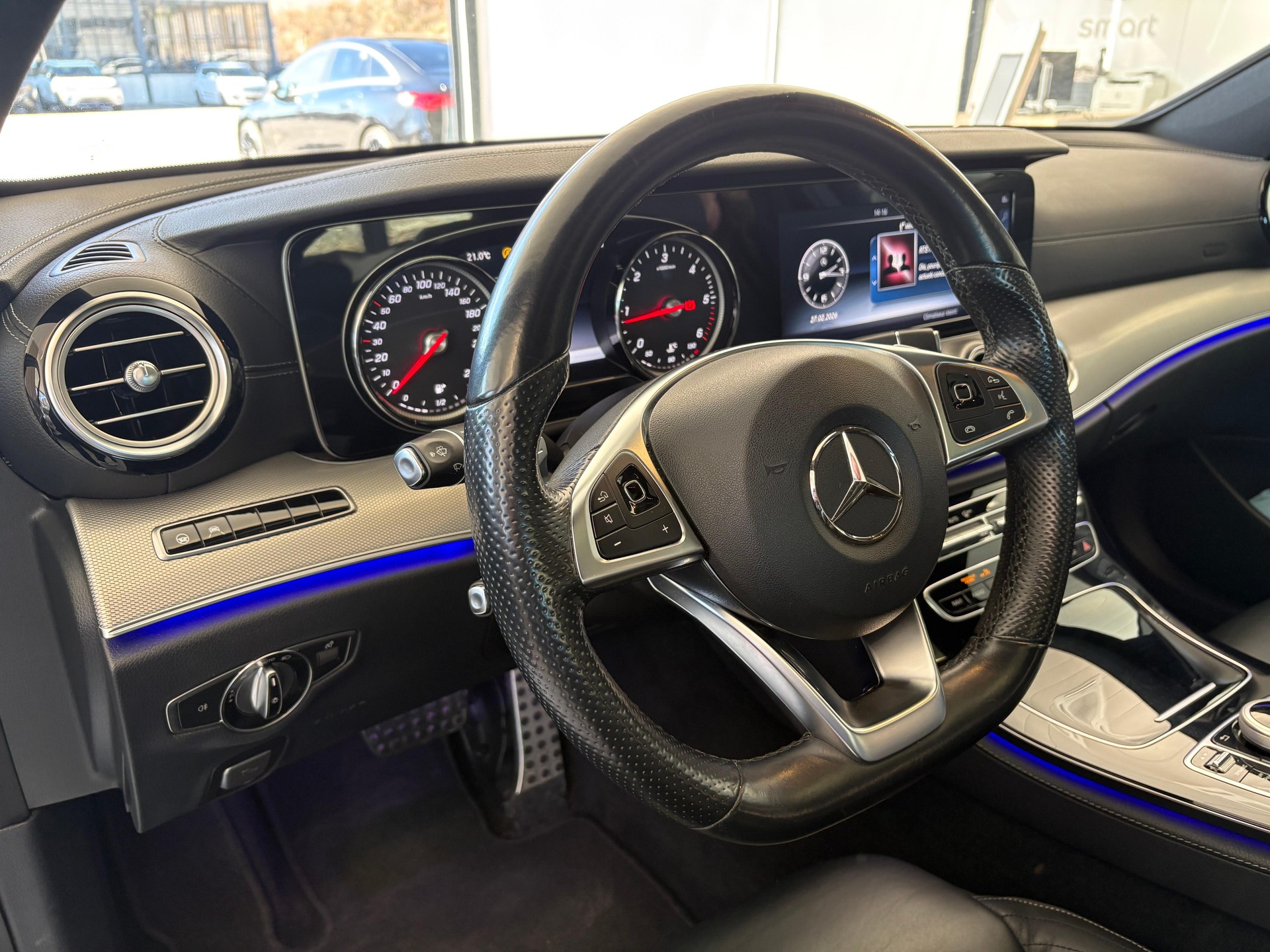 MERCEDES-BENZ E 220 d AMG Line 4matic-image-9