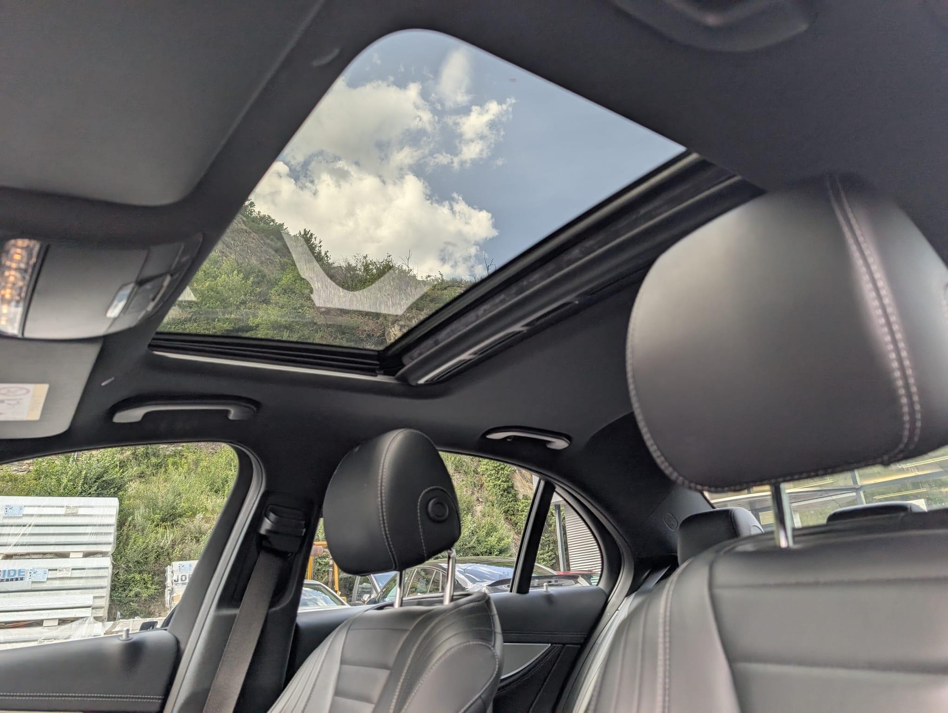 MERCEDES-BENZ E 220 d AMG Line 4matic-image-19