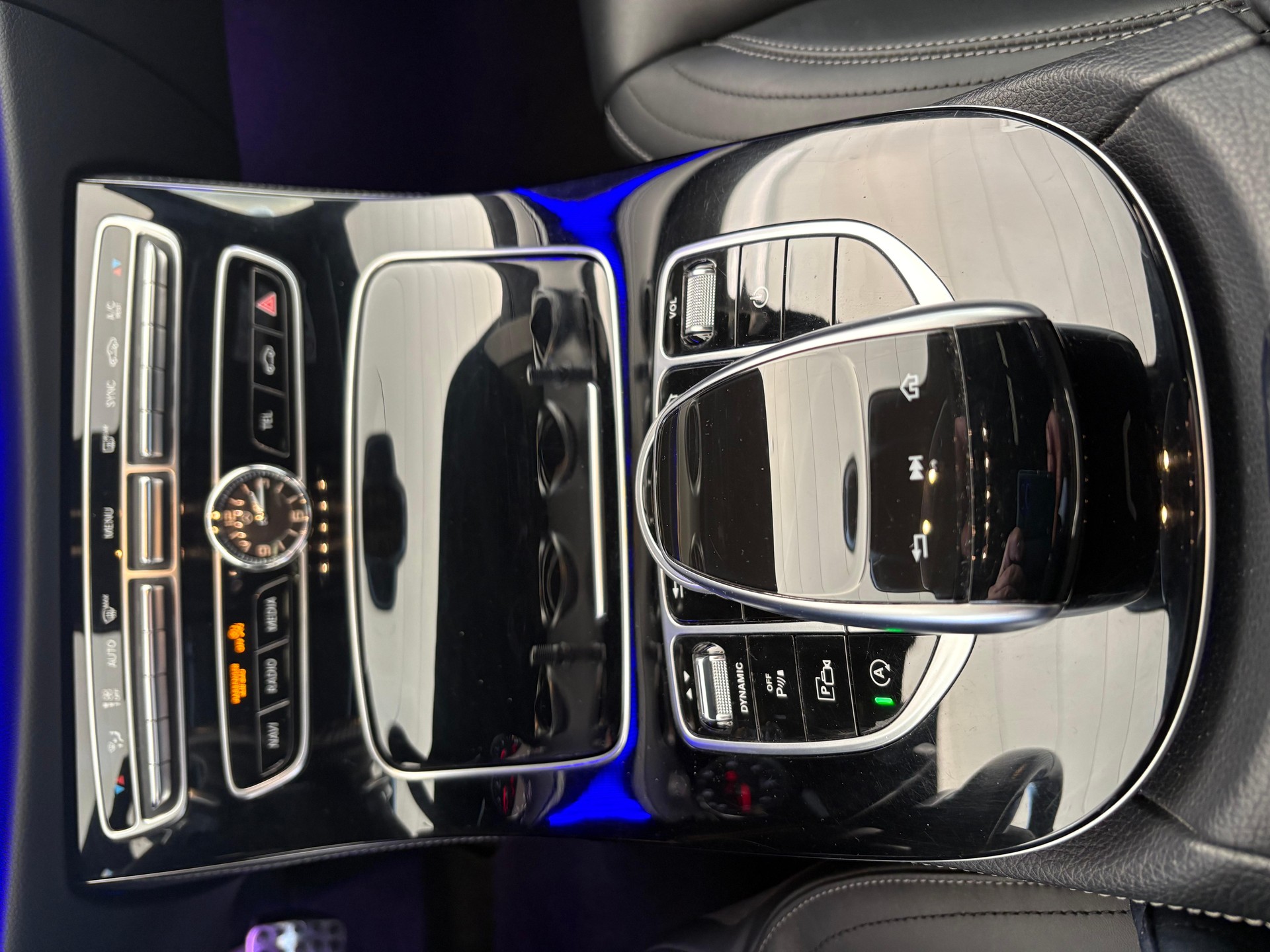 MERCEDES-BENZ E 220 d AMG Line 4matic-image-17