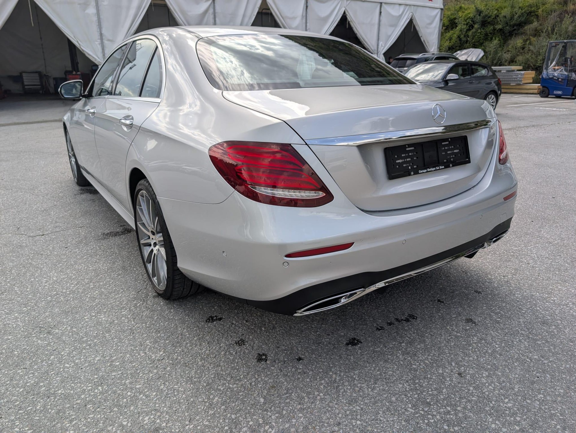 MERCEDES-BENZ E 220 d AMG Line 4matic-image-2