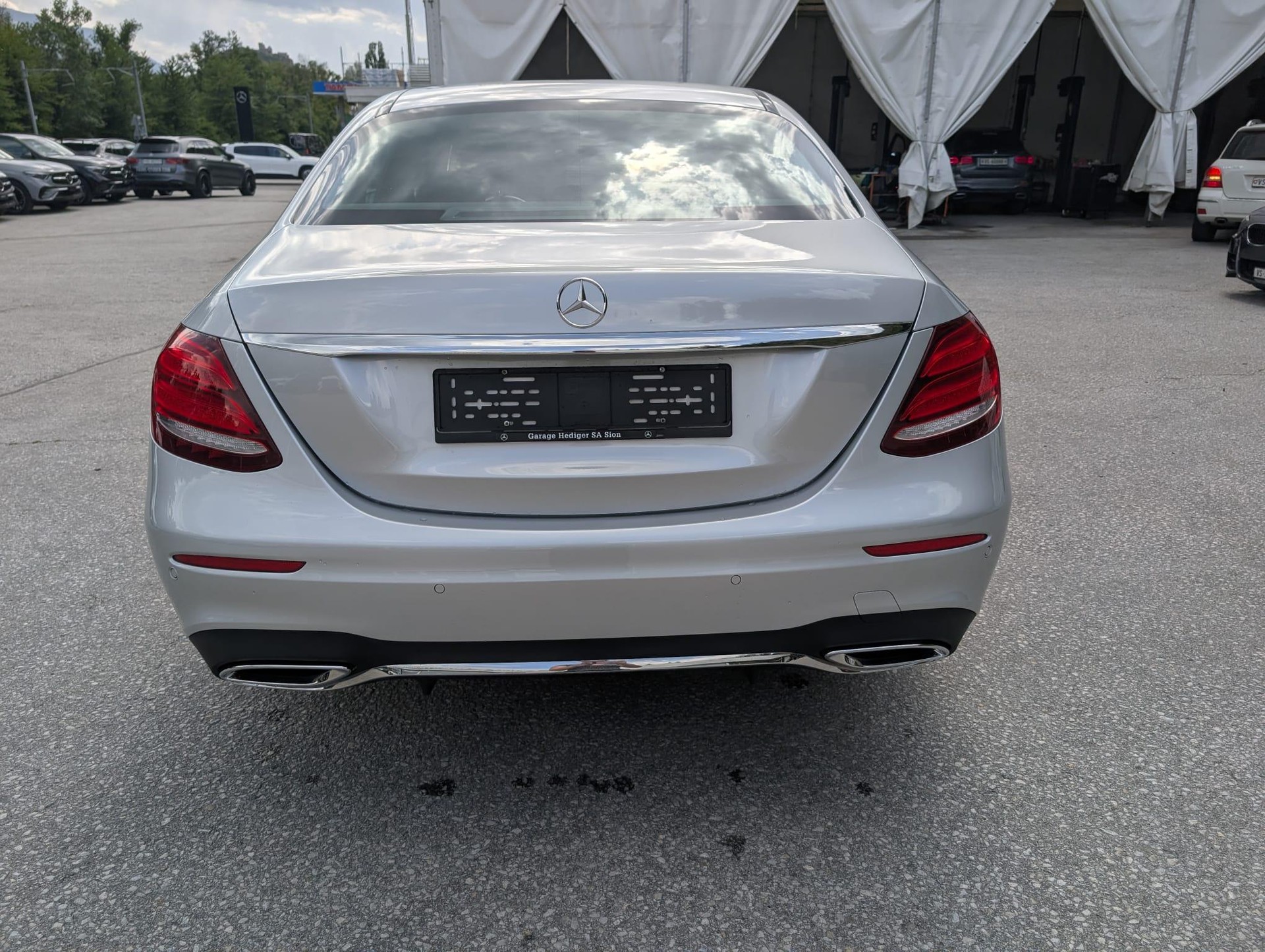MERCEDES-BENZ E 220 d AMG Line 4matic-image-3