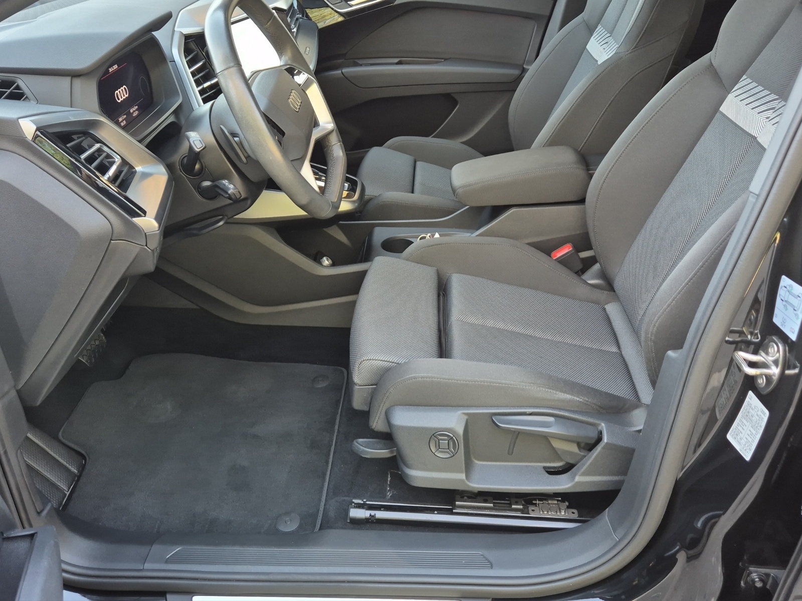 AUDI Q4 Sportback e-tron 35-image-7