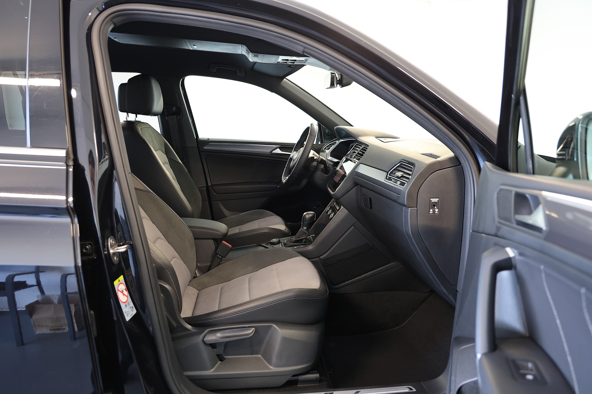 VW Tiguan Allspace 2.0 TDI SCR R-Line 4Motion DSG-image-11