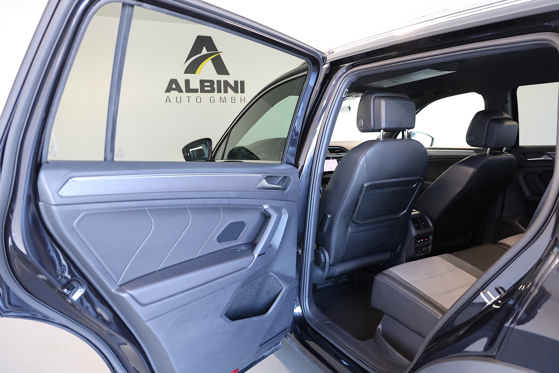 VW Tiguan Allspace 2.0 TDI SCR R-Line 4Motion DSG-image-14