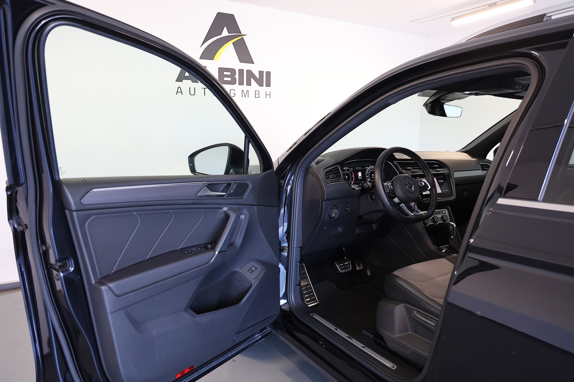 VW Tiguan Allspace 2.0 TDI SCR R-Line 4Motion DSG-image-4