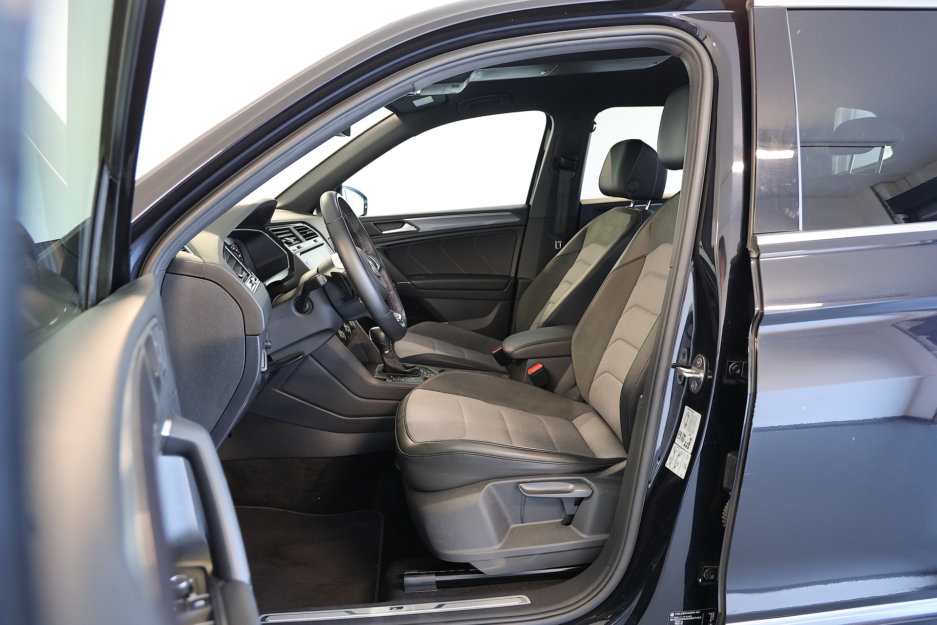 VW Tiguan Allspace 2.0 TDI SCR R-Line 4Motion DSG-image-5