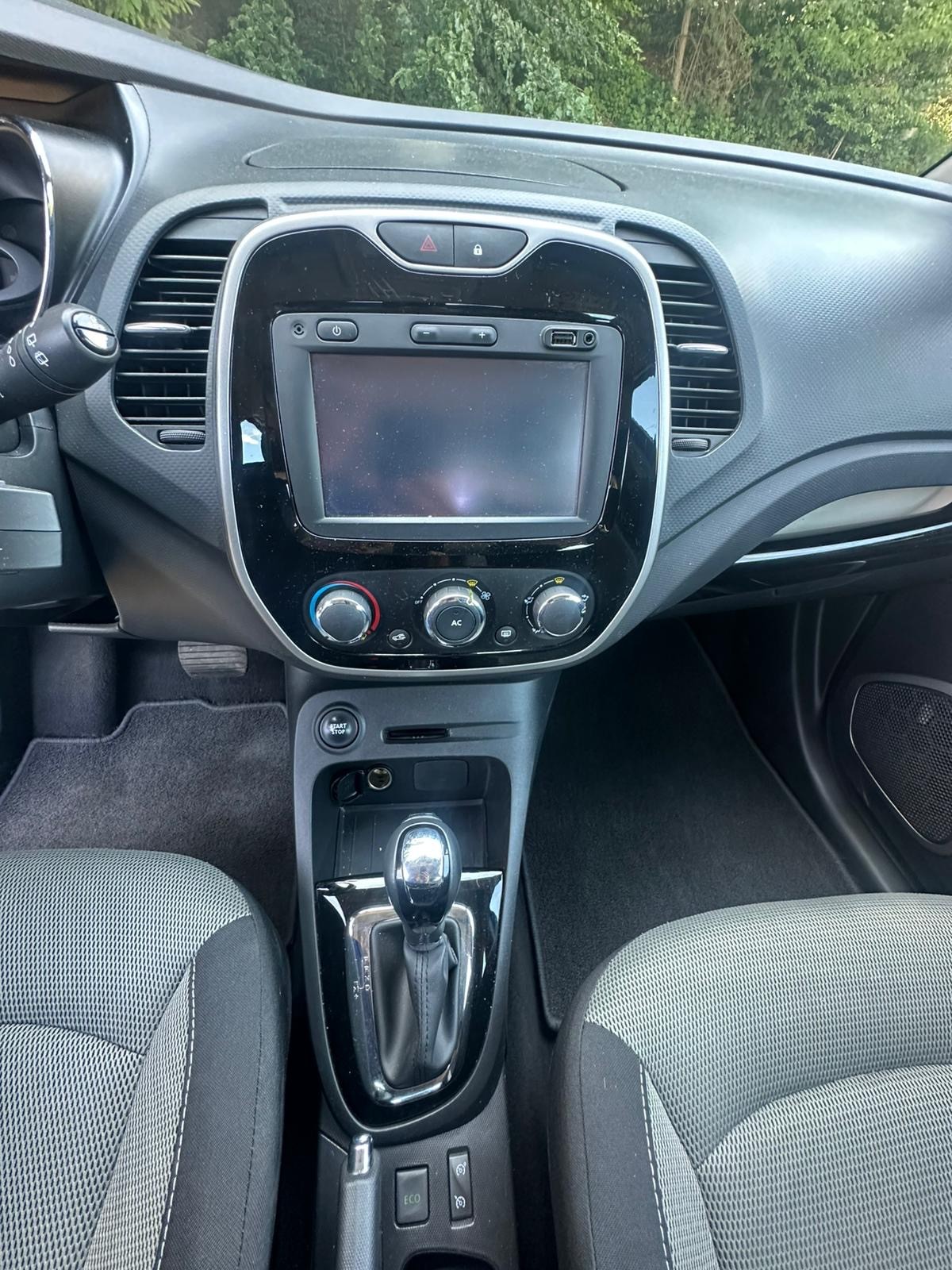 RENAULT Captur 1.2 T Helly Hansen EDC-image-9