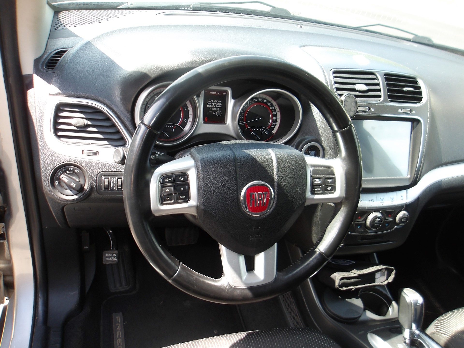 FIAT Freemont 2.0 MJ AWD Automat-image-11