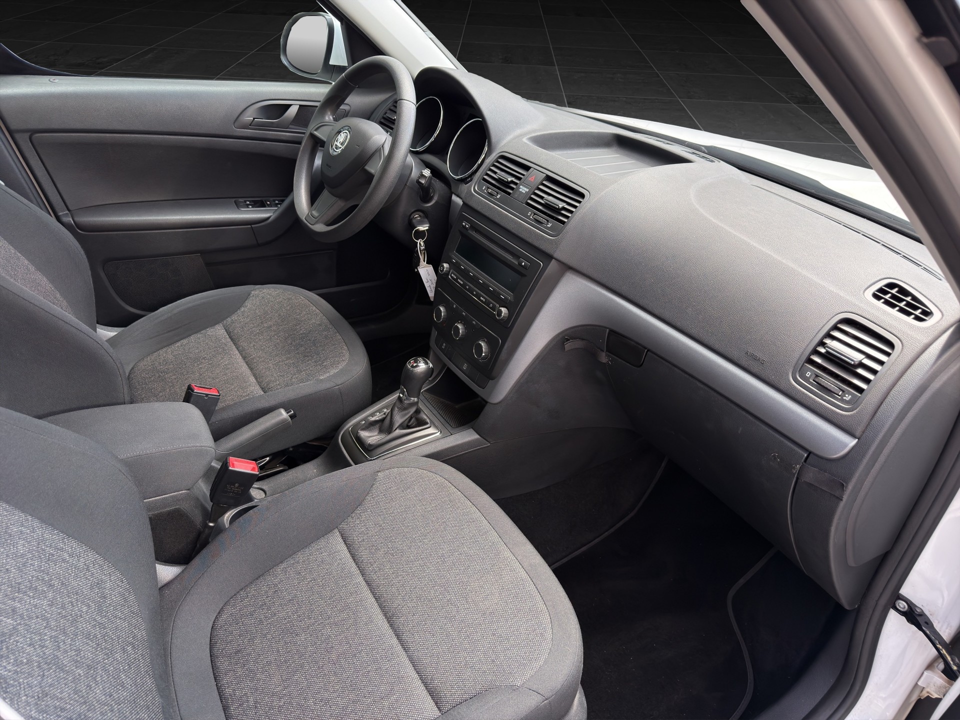 SKODA Yeti 2.0 TDI Outdoor Adventure 4x4 DSG-image-8