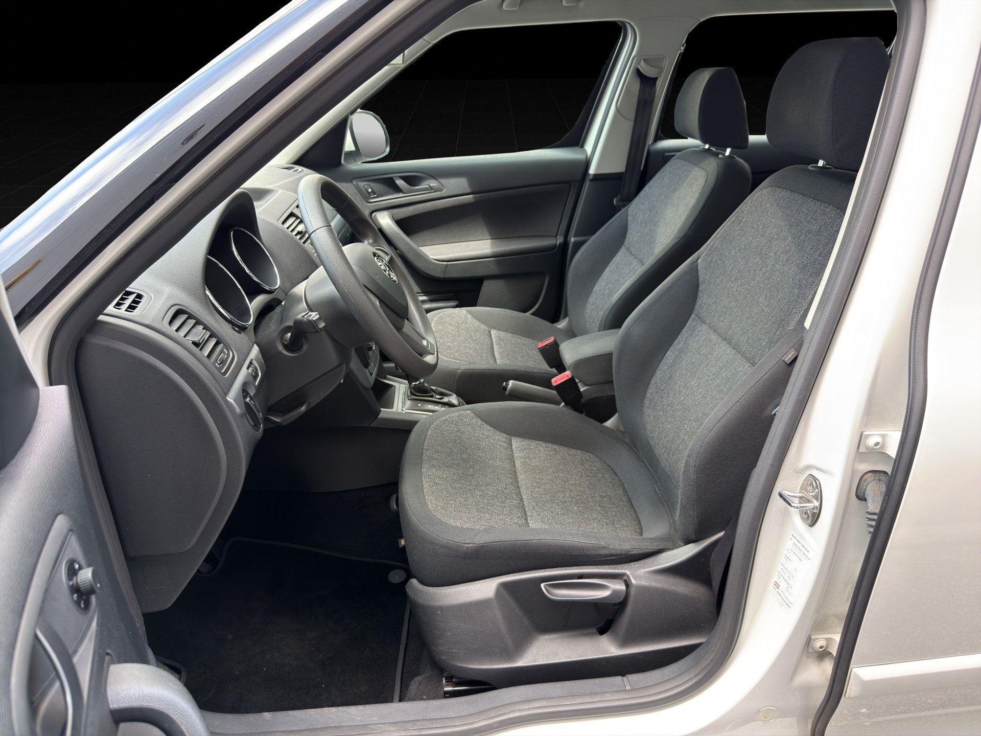 SKODA Yeti 2.0 TDI Outdoor Adventure 4x4 DSG-image-5