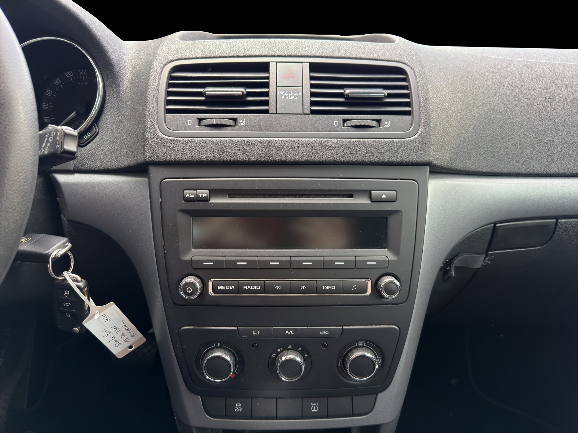 SKODA Yeti 2.0 TDI Outdoor Adventure 4x4 DSG-image-10