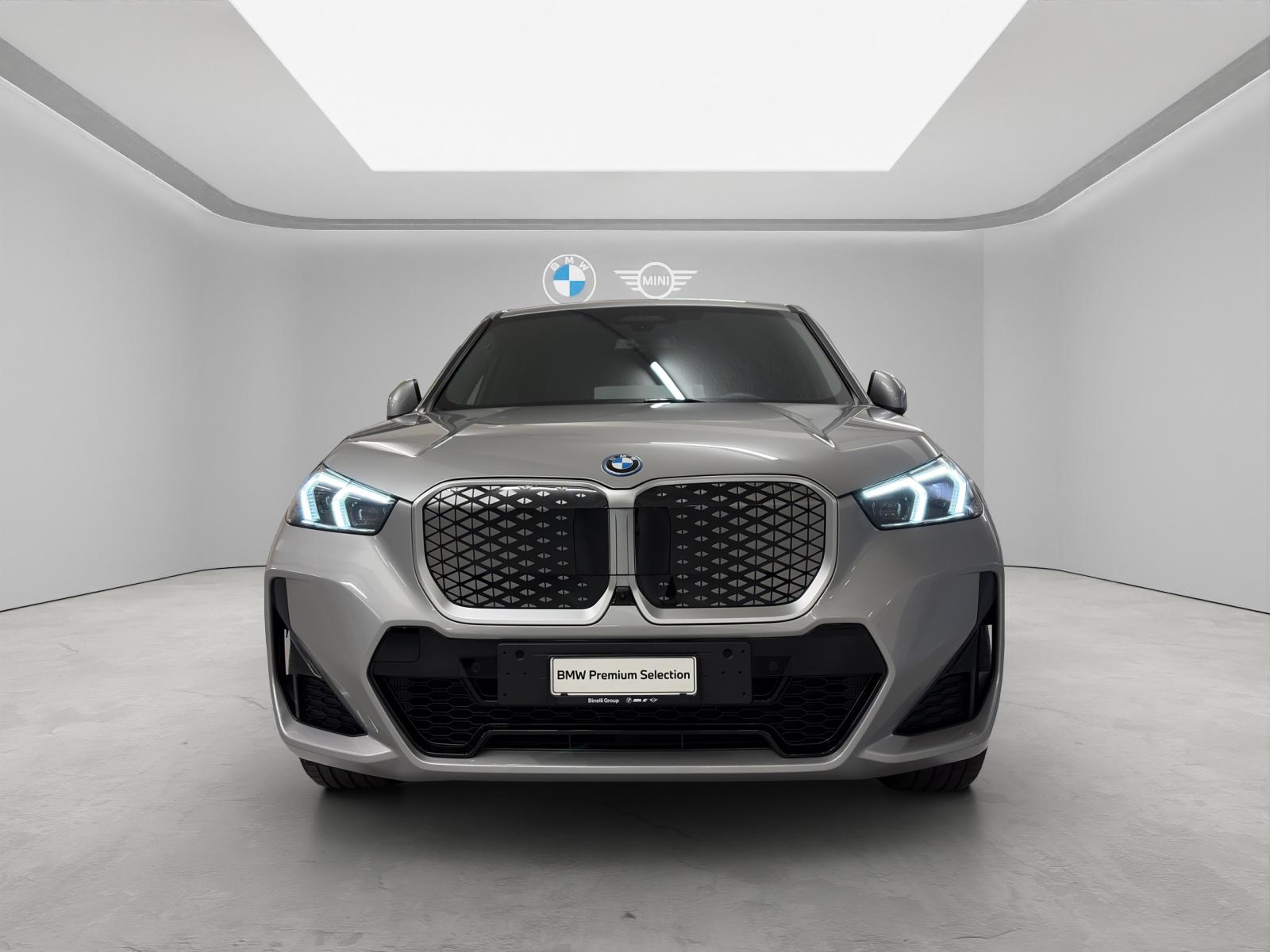 BMW iX1 30 xDrive M-SportPaket-image-8