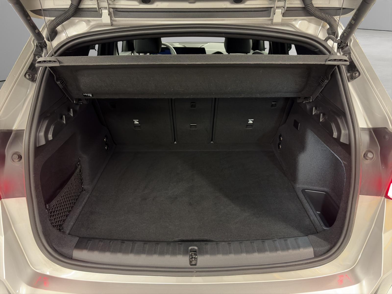 BMW iX1 30 xDrive M-SportPaket-image-21