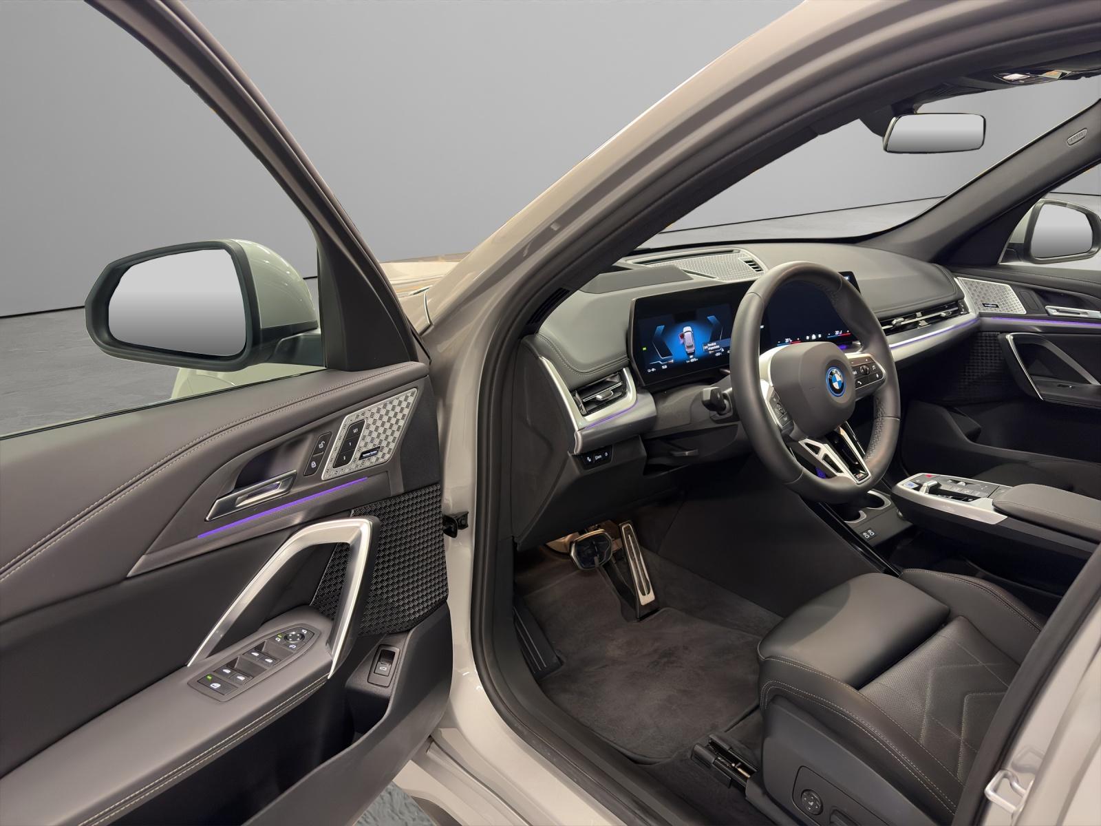 BMW iX1 30 xDrive M-SportPaket-image-10