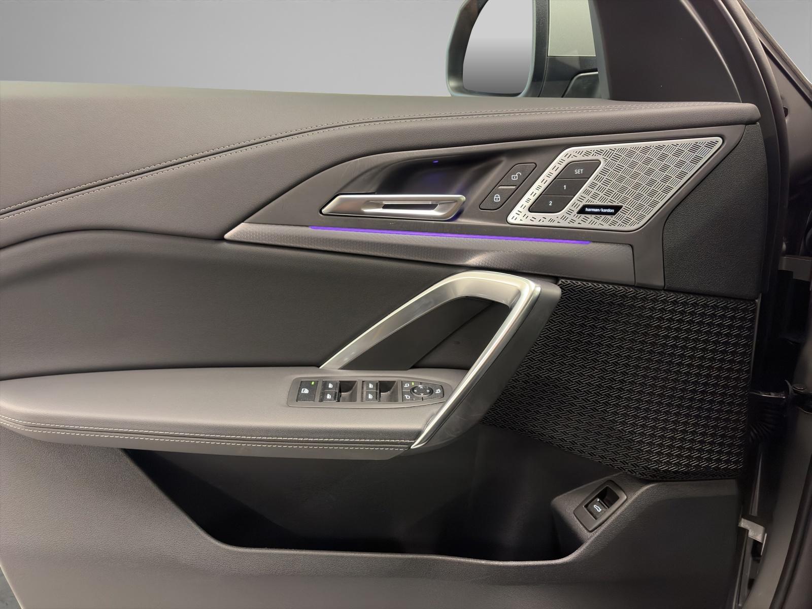 BMW iX1 30 xDrive M-SportPaket-image-9