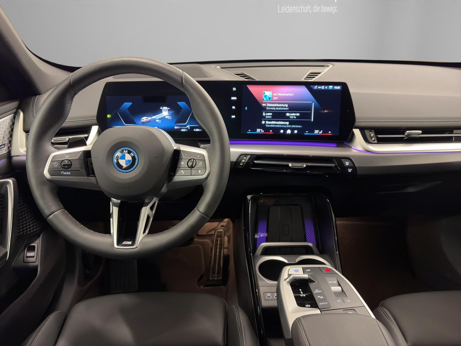 BMW iX1 30 xDrive M-SportPaket-image-12