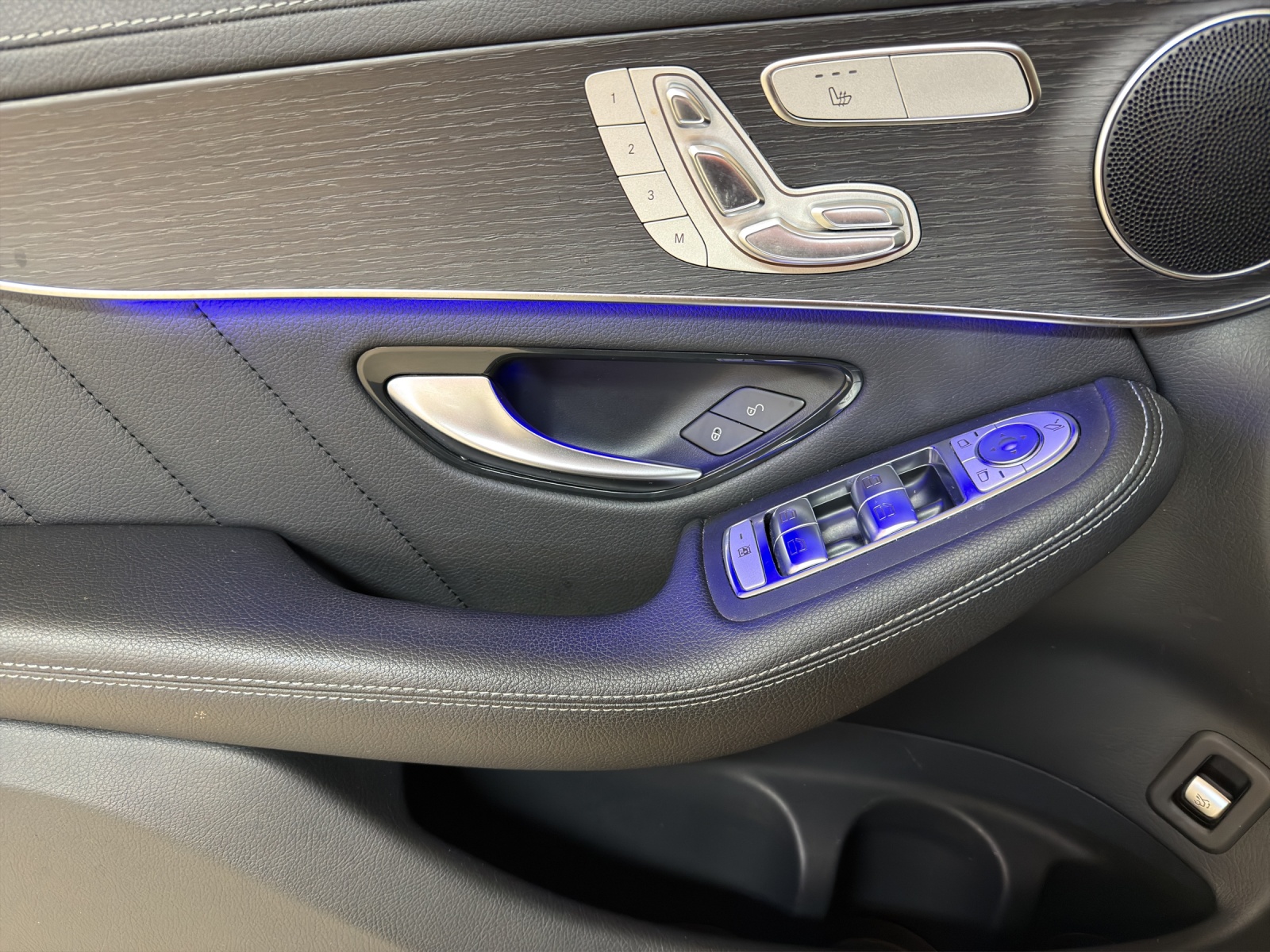 MERCEDES-BENZ GLC 300 AMG Line 4Matic-image-8