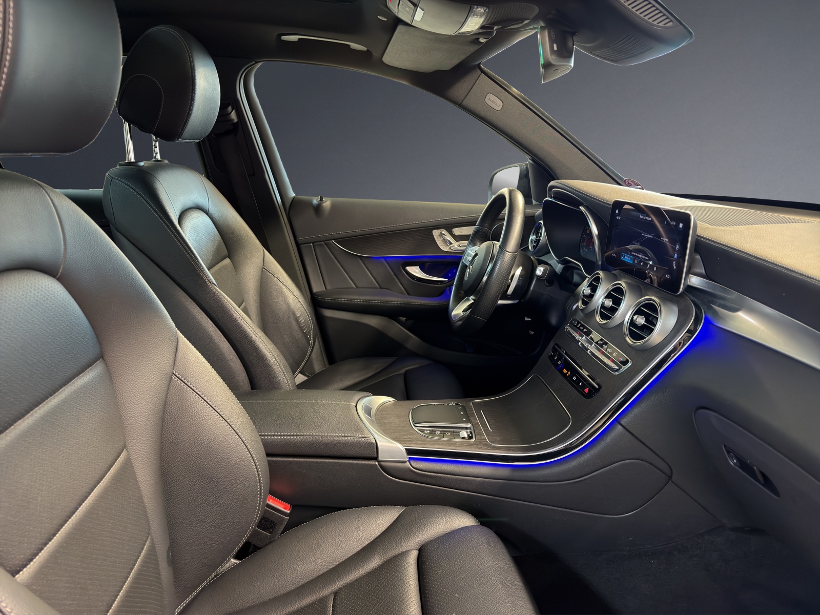 MERCEDES-BENZ GLC 300 AMG Line 4Matic-image-9
