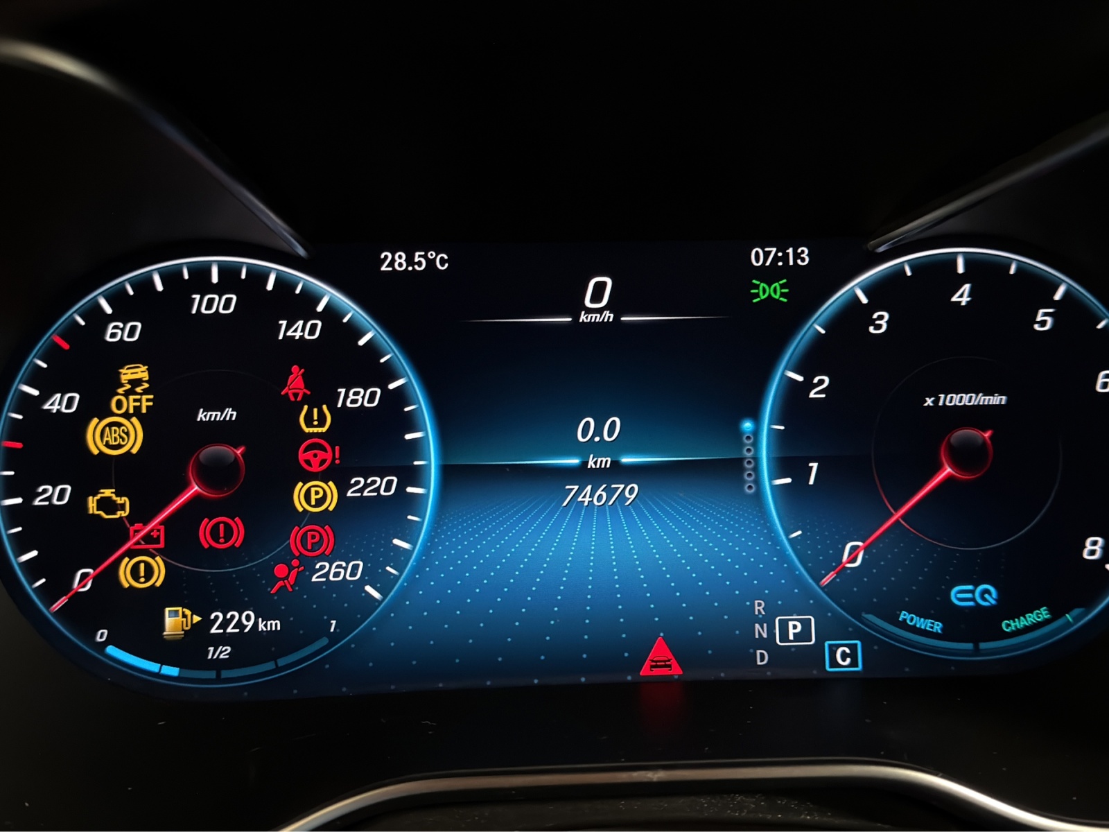 MERCEDES-BENZ GLC 300 AMG Line 4Matic-image-13