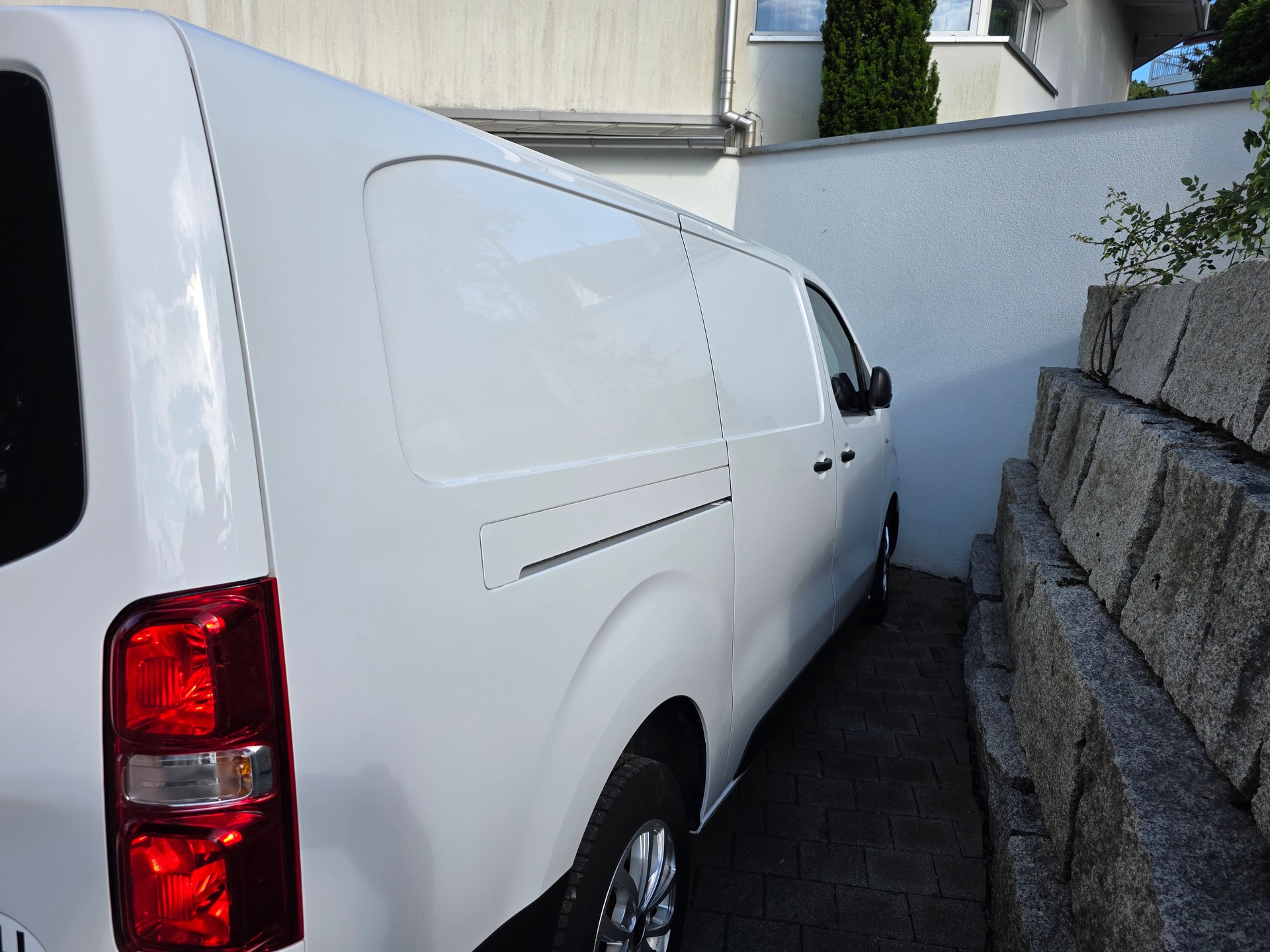 PEUGEOT 2.0 BlueHDi 145 S/S-image-2