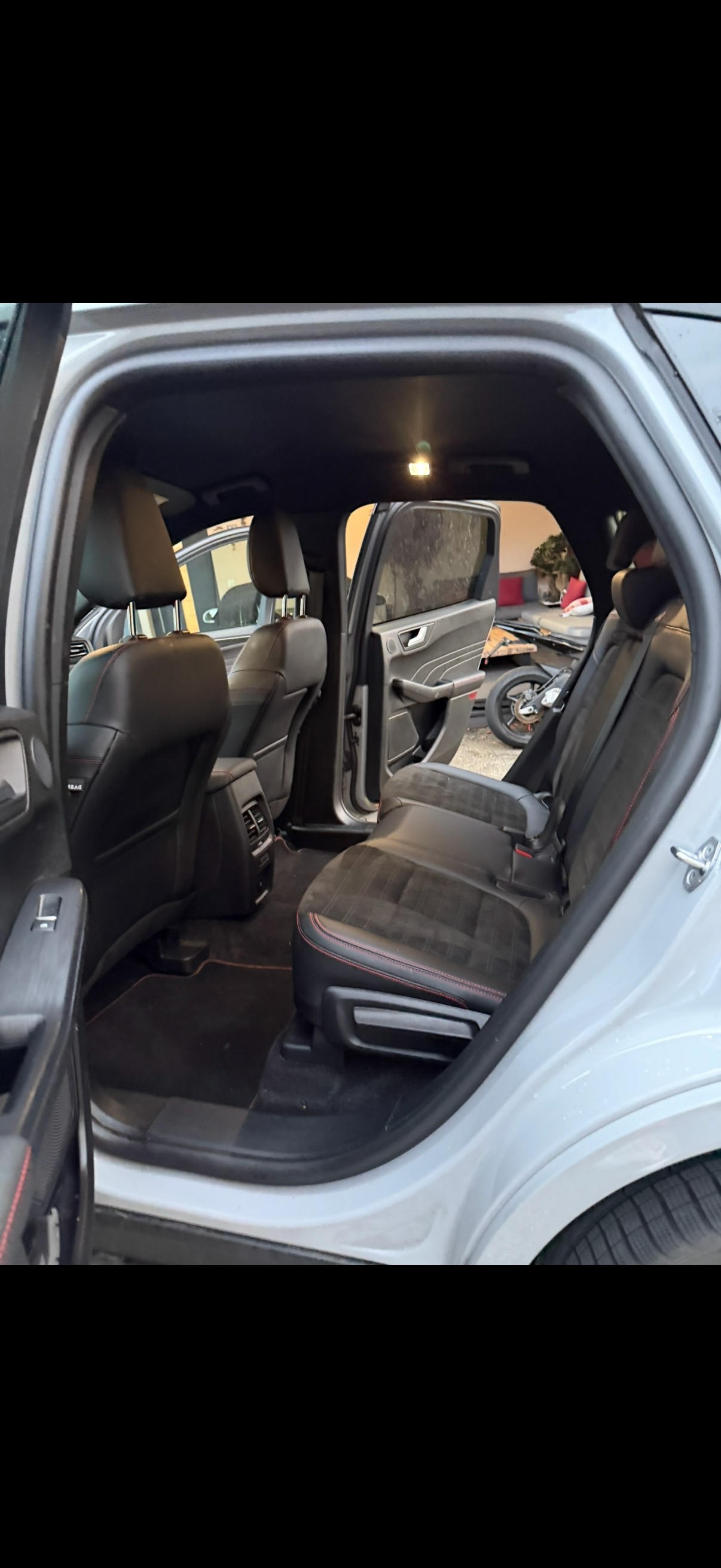 FORD FORD KUGA 2.5 Plug-in Hybrid ST-Line X Graphite Tech Edition-image-4