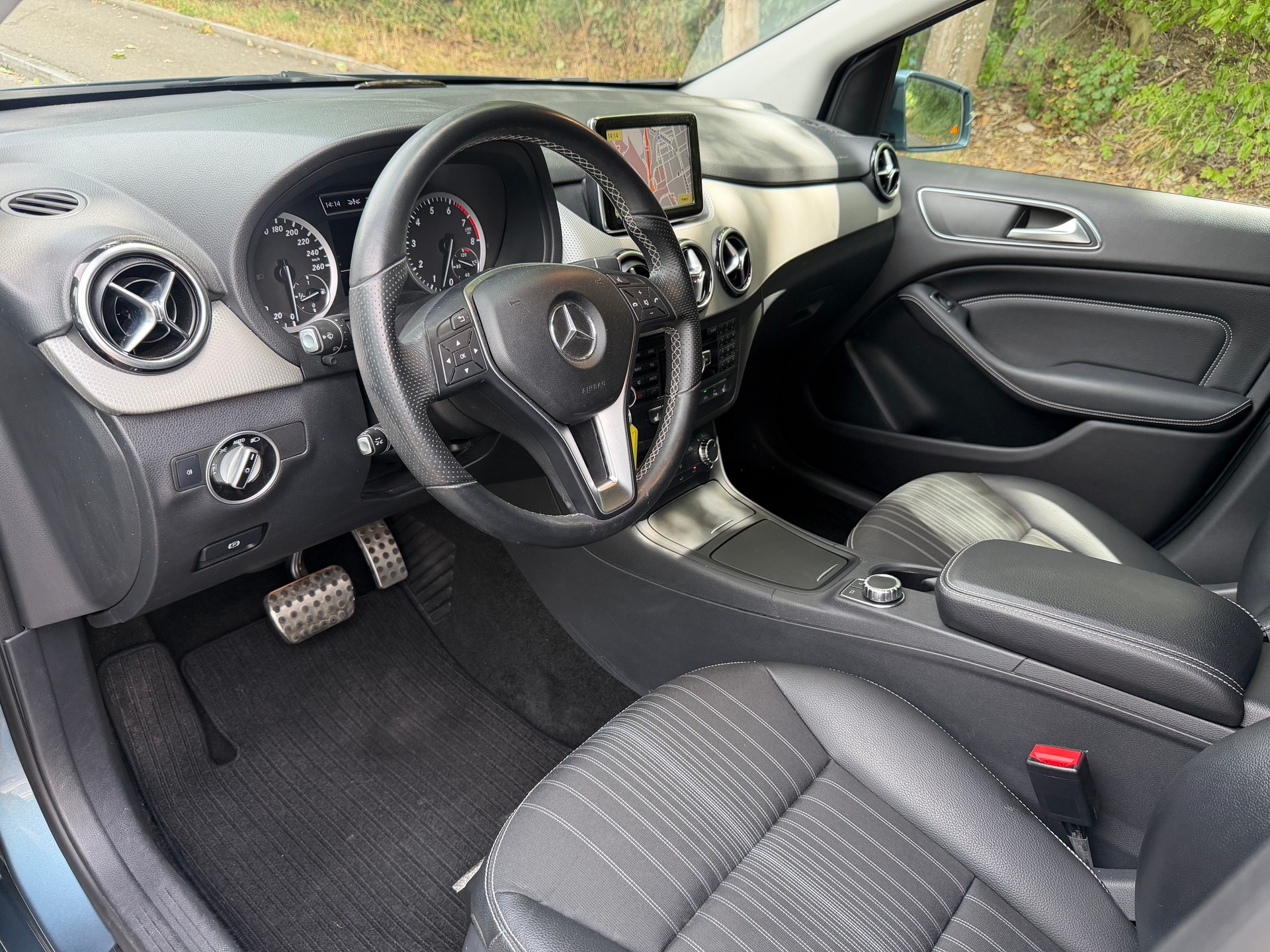 MERCEDES-BENZ B 200 7G-DCT-image-11