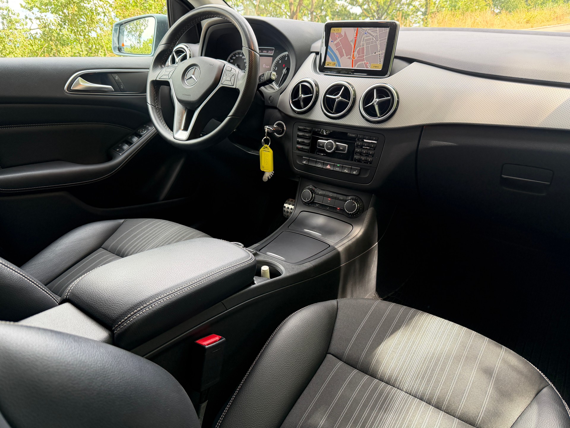 MERCEDES-BENZ B 200 7G-DCT-image-15